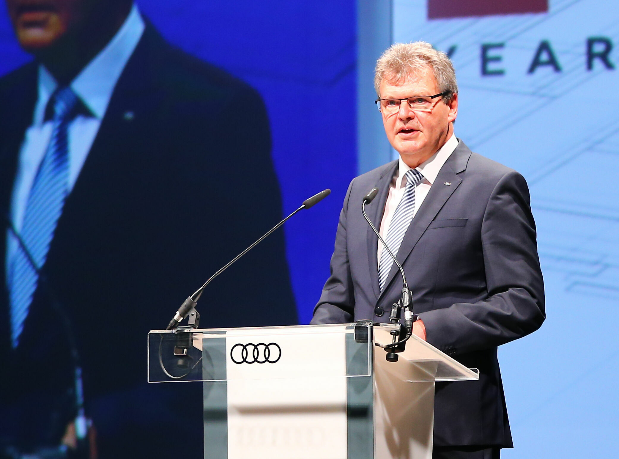 Audi feiert 25 jährige Erfolgsgeschichte in Ungarn - Audi Hungaria hat sich seit der Gründung im Jahr 1993 zum größten Motorenwerk und einem der innovativsten Automobilwerke der Welt entwickelt. Der Standort in Györ fertigt unter anderem den neuen Audi...
