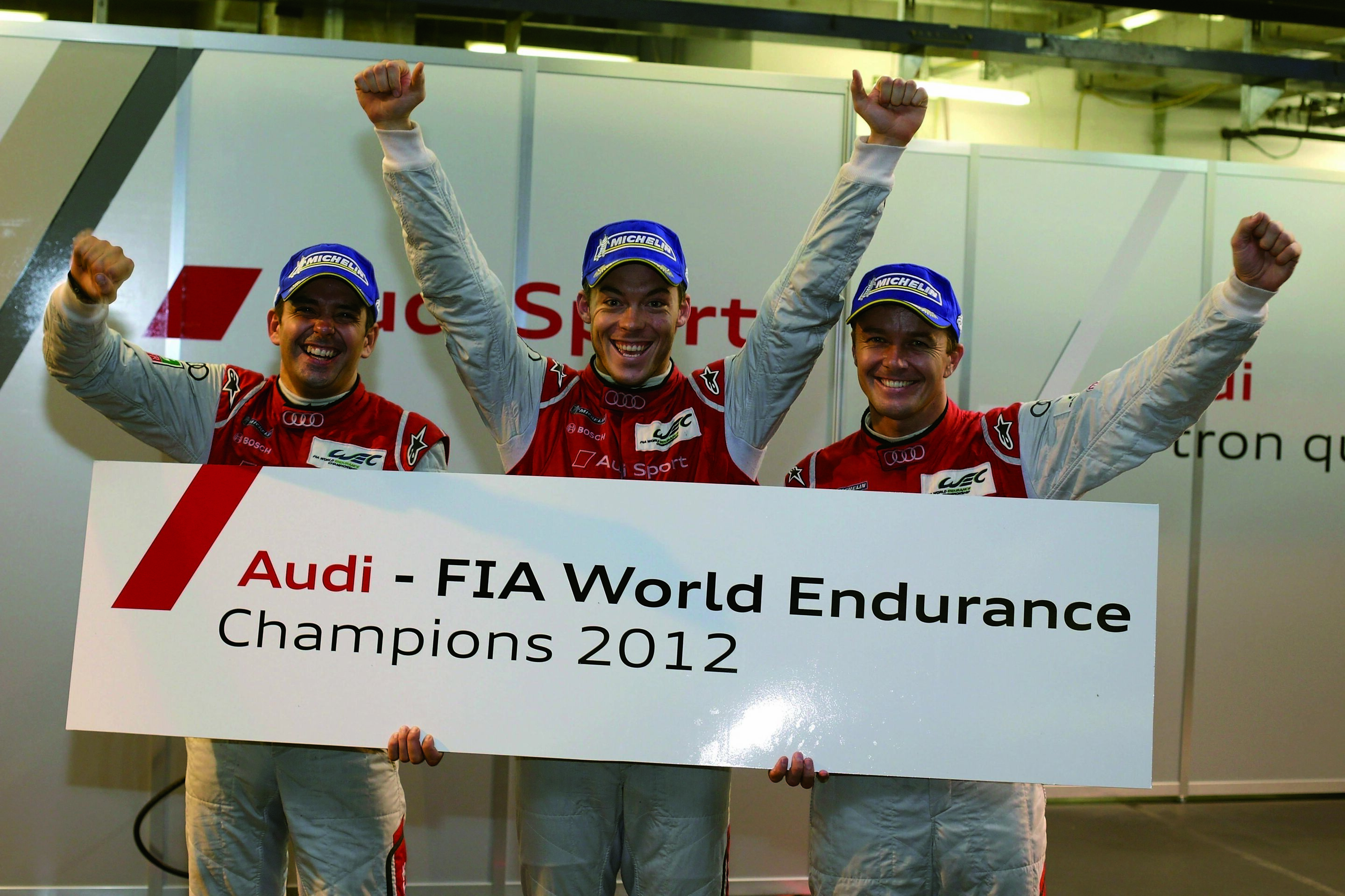 Audi stellt die WEC-Weltmeister 2012 - In der Marken-Wertung der FIA Langstrecken-Weltmeisterschaft WEC war Audi bereits seit August uneinholbar. Beim Finale in Schanghai gewannen die Audi-Werksfahrer Marcel Fässler/André Lotterer/Benoît Tréluyer als...