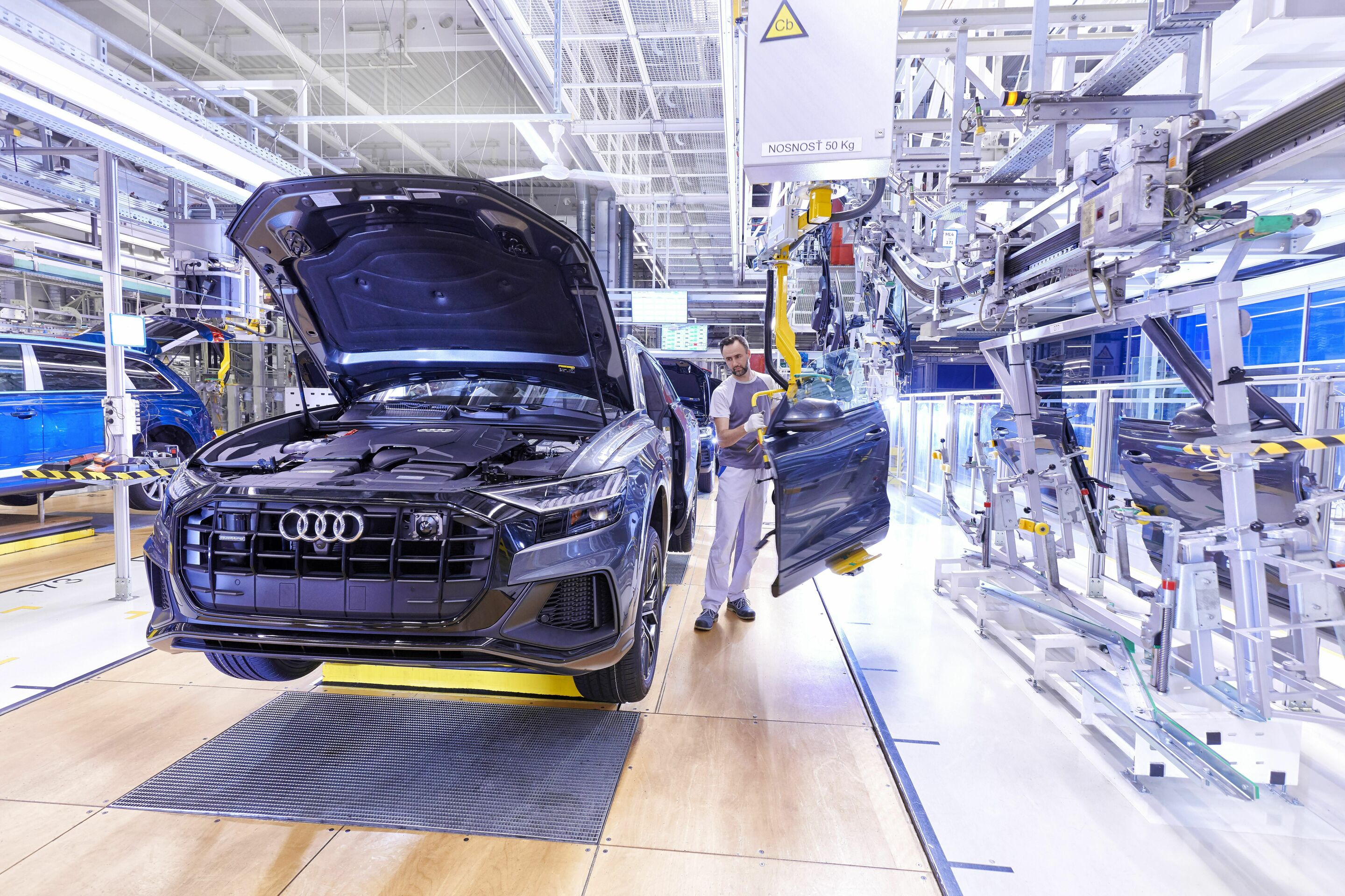 Audi-Standort Bratislava - Produktion Audi Q8: Montage, Türenanbau