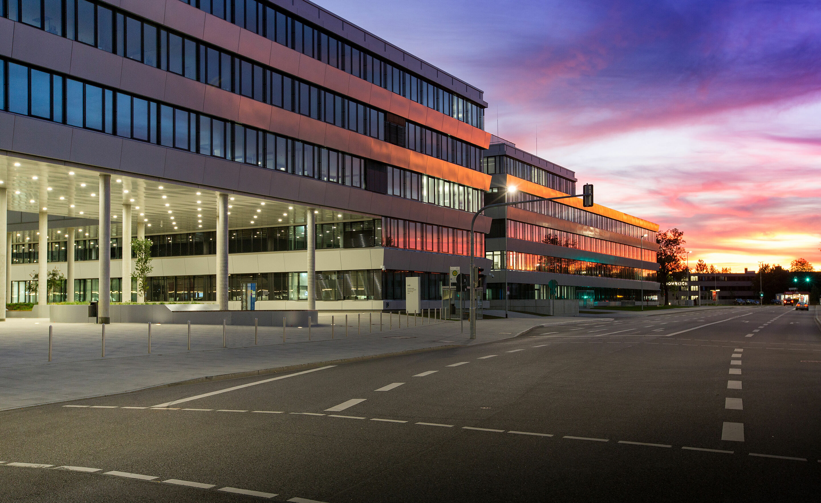 The new home of AUDI AG Sales and Marketing: - The H6 office complex at the Ingolstadt site offers more space for modern working

Ideal addition to the Ingolstadt cityscape: The stepped architecture of the building complex creates a seamless transition...