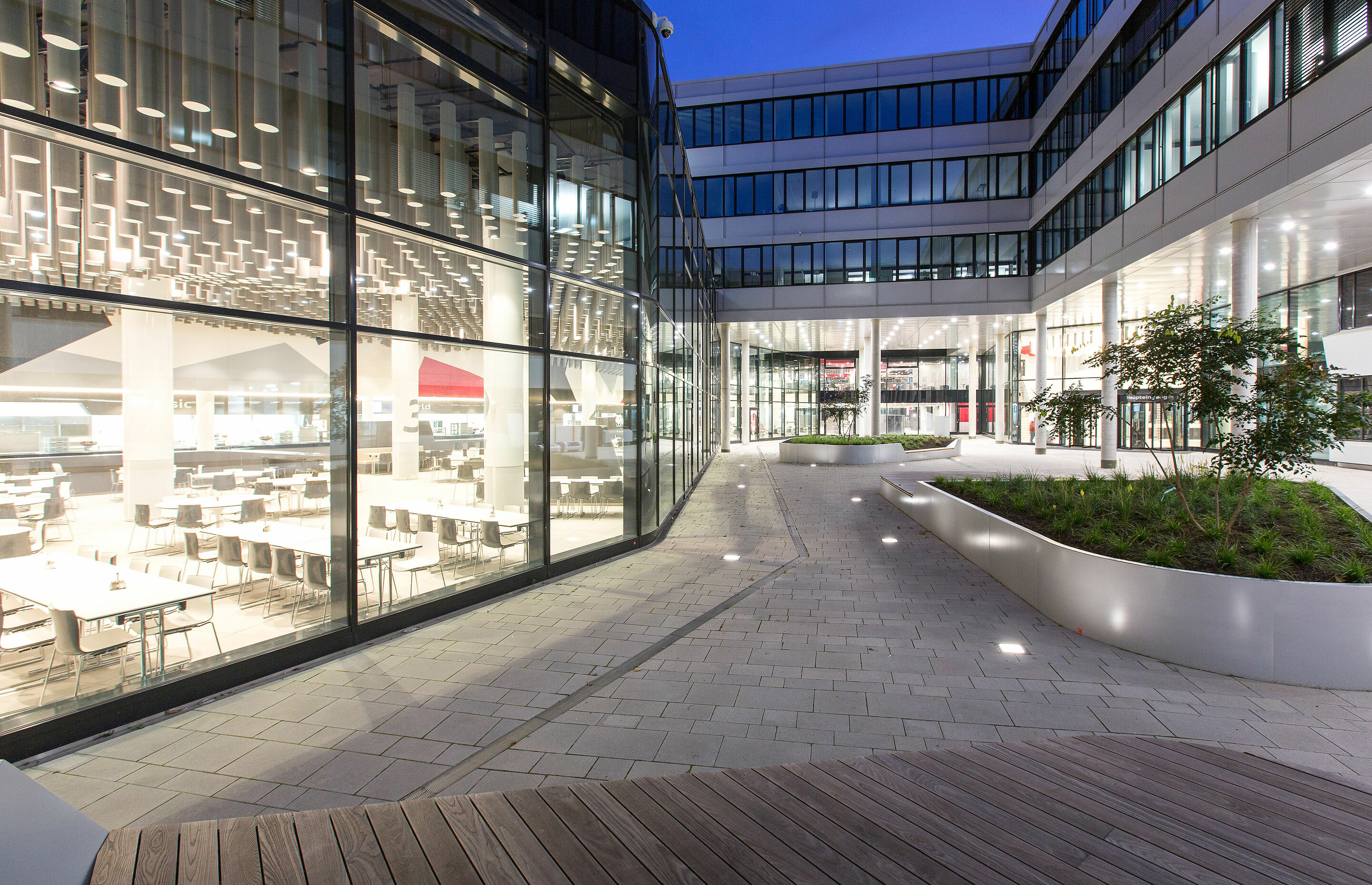 The new home of AUDI AG Sales and Marketing: - The H6 office complex at the Ingolstadt site offers more space for modern working

The heart of the office complex: Audi employees can choose from a range of meals which change daily in the new canteen with...