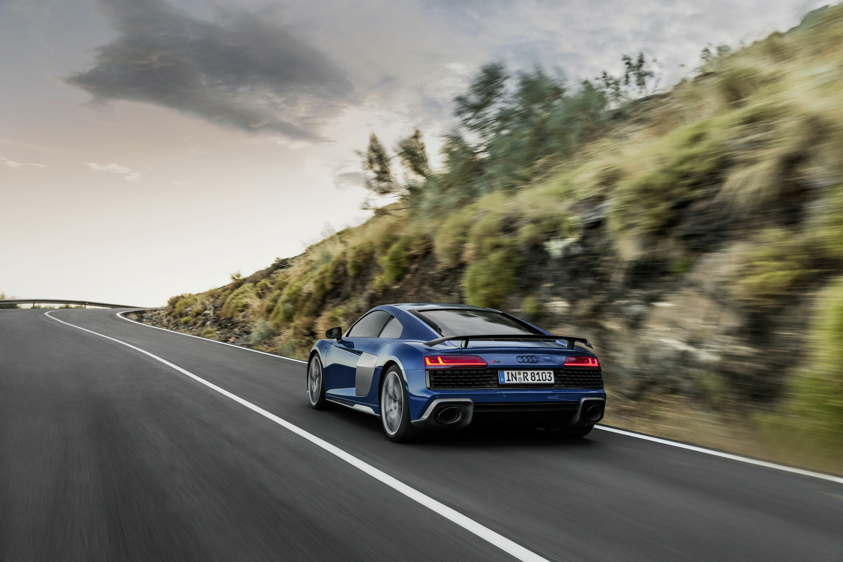 Audi R8 Coupé V10 performance quattro - Fahraufnahme
Farbe: Ascariblau metallic