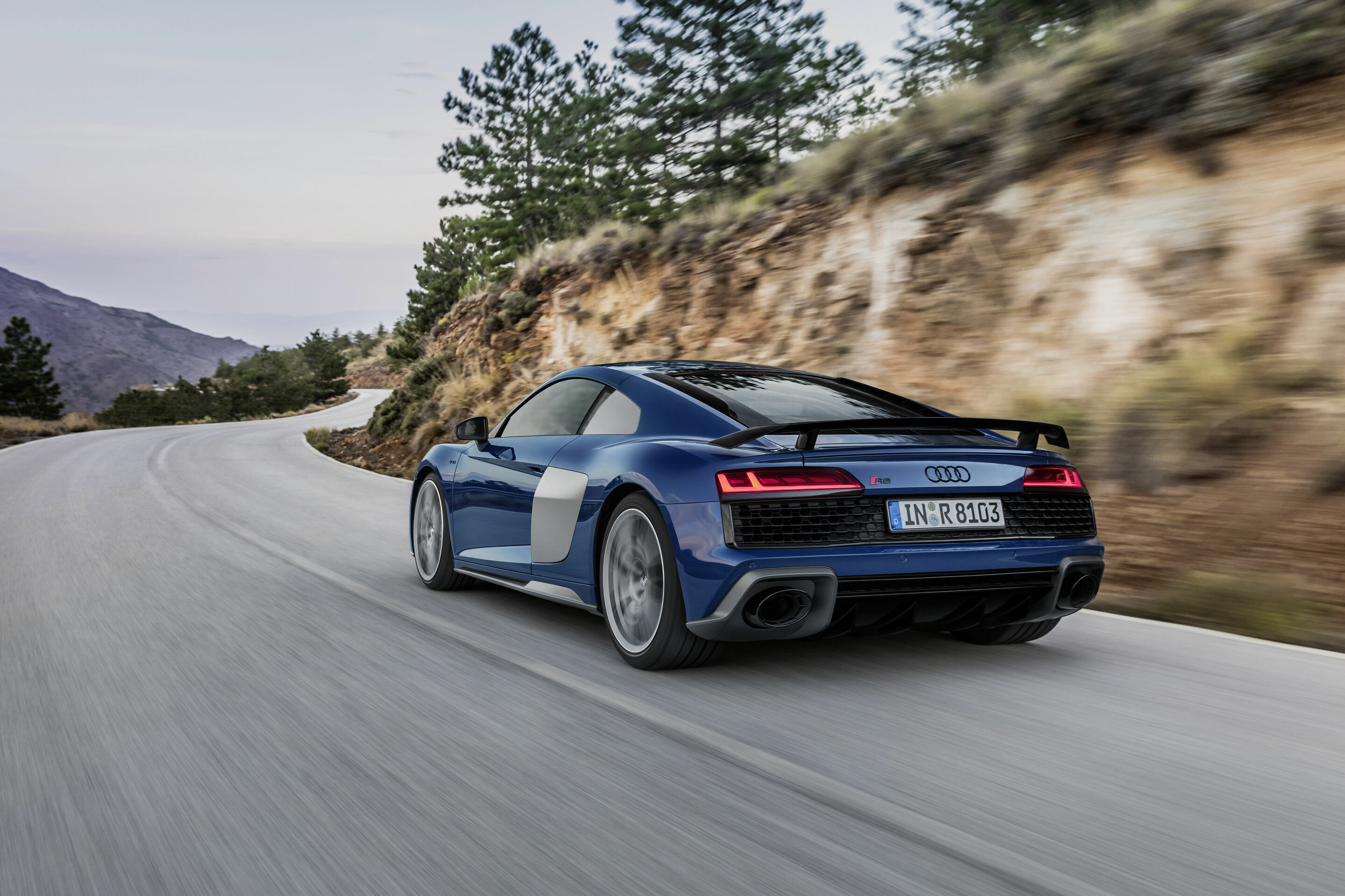 Audi R8 Coupé V10 performance quattro - Fahraufnahme
Farbe: Ascariblau metallic