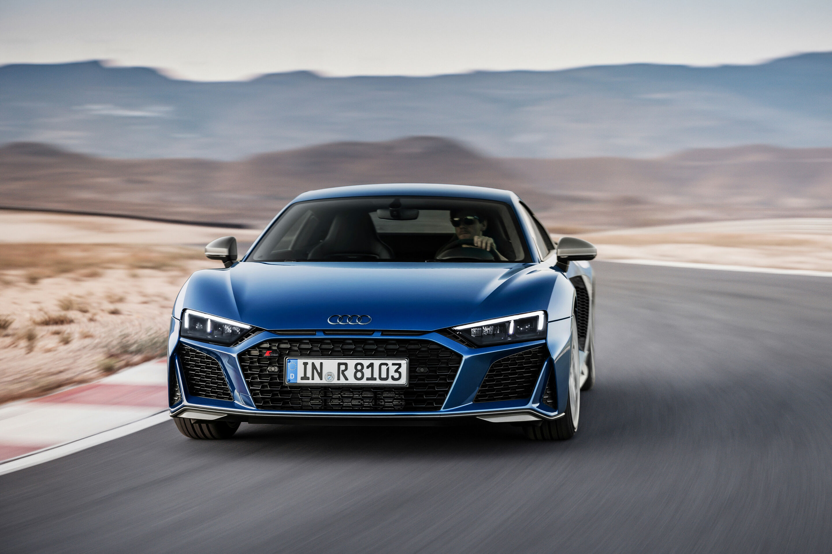 Audi R8 Coupé V10 performance quattro - Fahraufnahme
Farbe: Ascariblau metallic