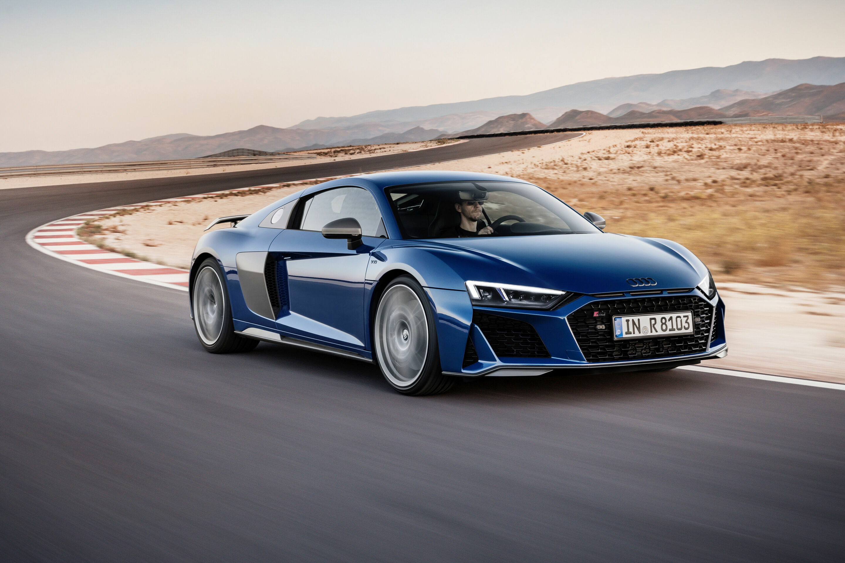 Audi R8 Coupé V10 performance quattro - Fahraufnahme
Farbe: Ascariblau metallic