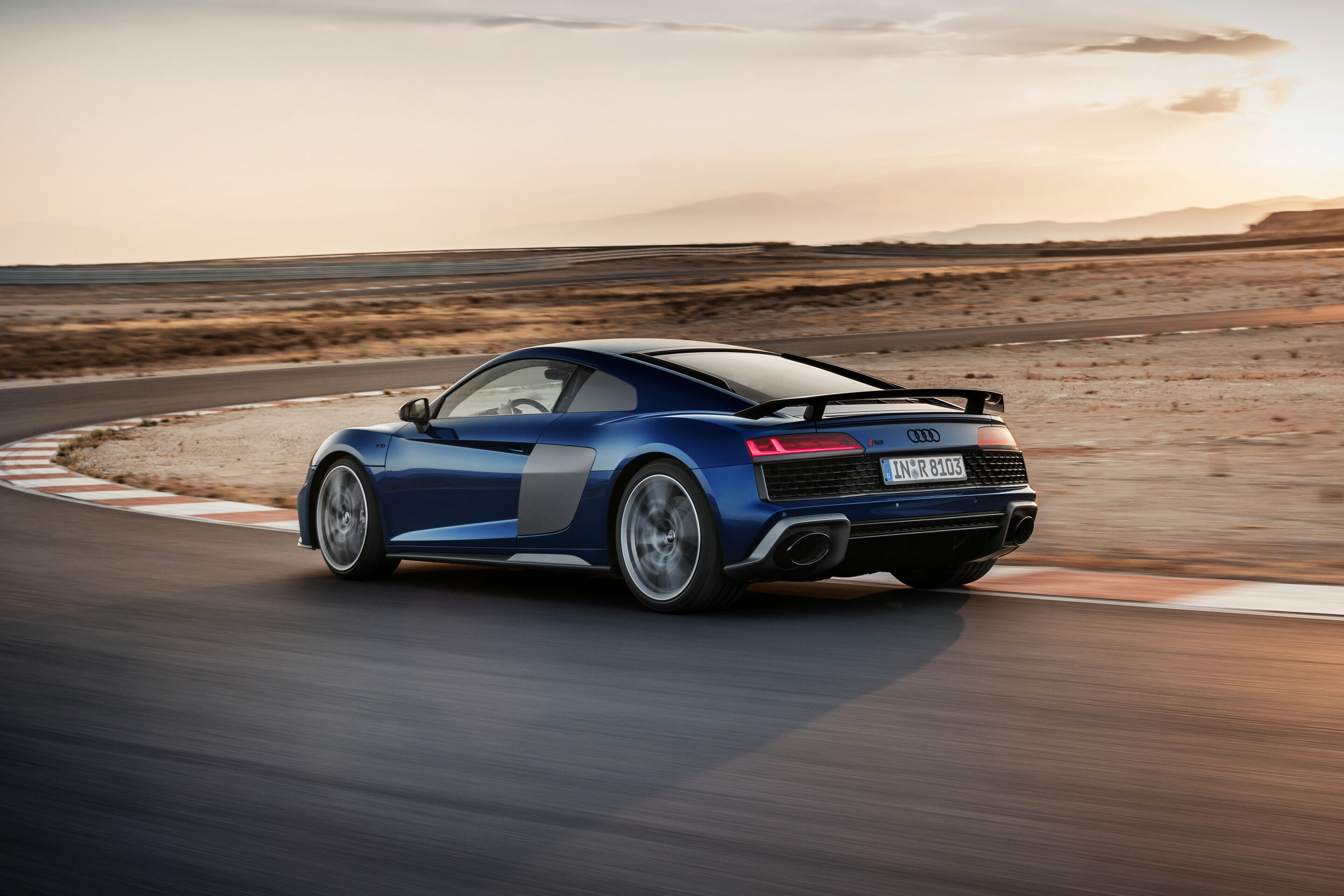 Audi R8 Coupé V10 performance quattro - Fahraufnahme
Farbe: Ascariblau metallic