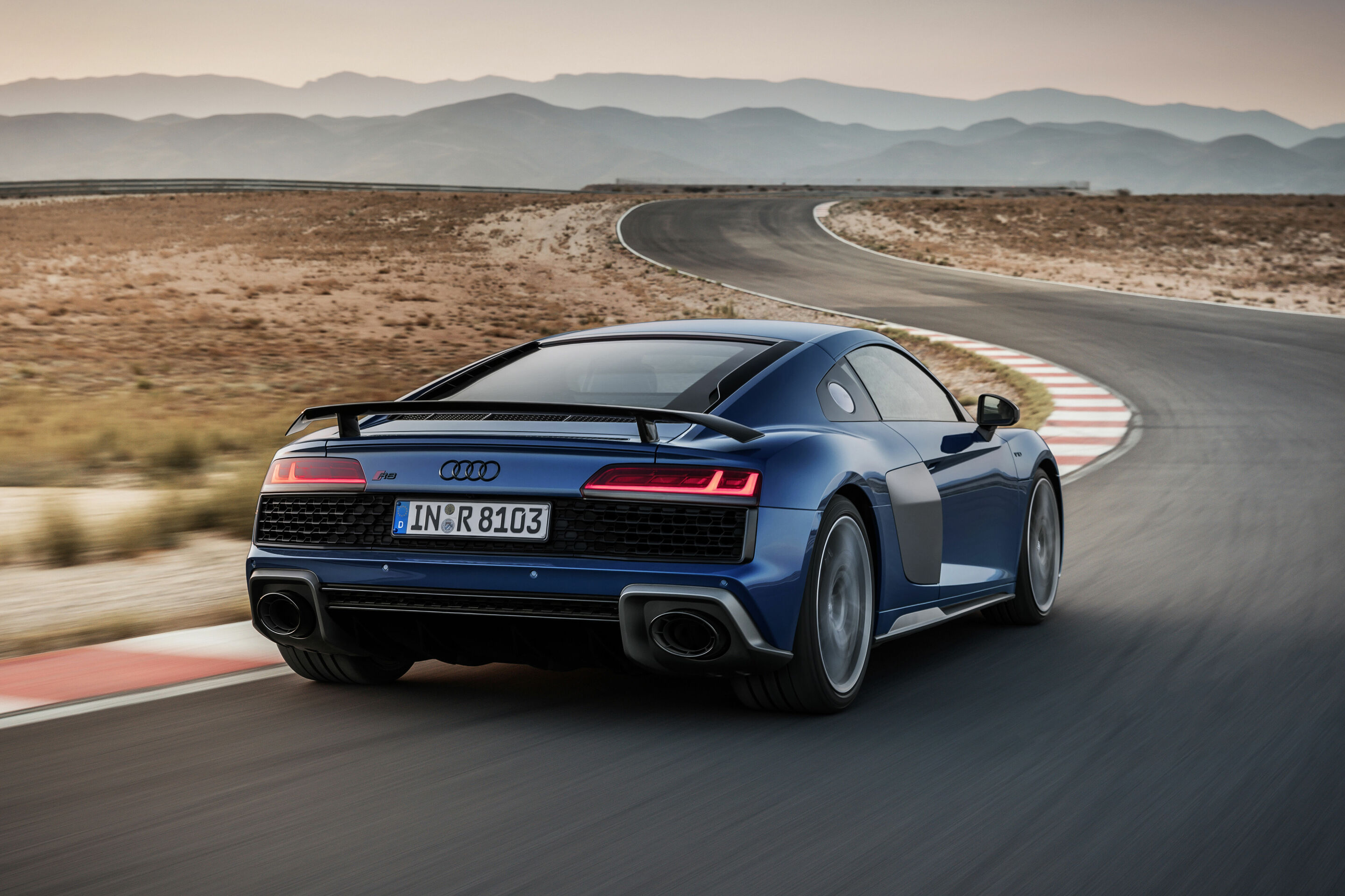 Audi R8 Coupé V10 performance quattro - Dynamic  photo
Colour: Ascari Blue metallic
