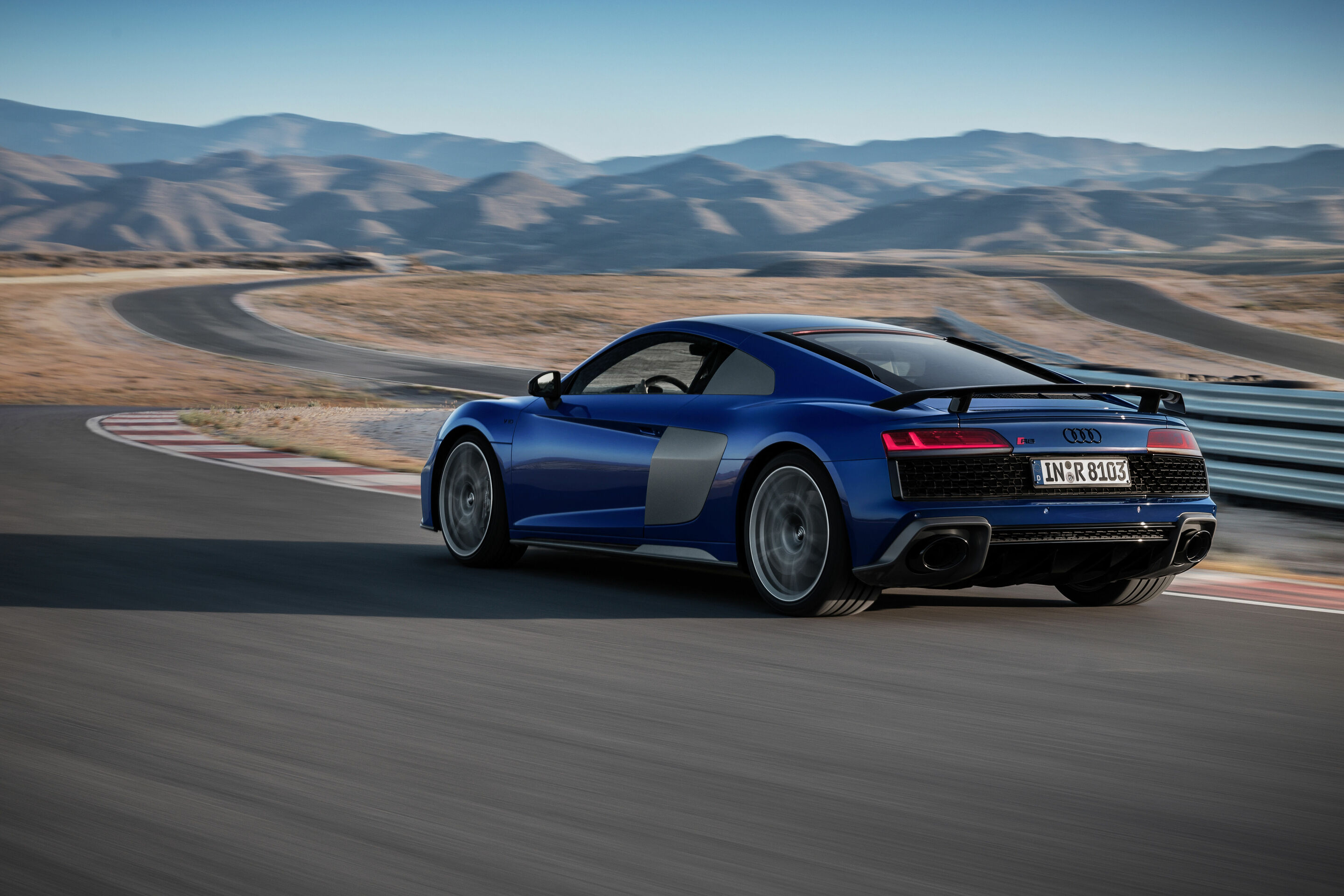 Audi R8 Coupé V10 performance quattro - Fahraufnahme
Farbe: Ascariblau metallic