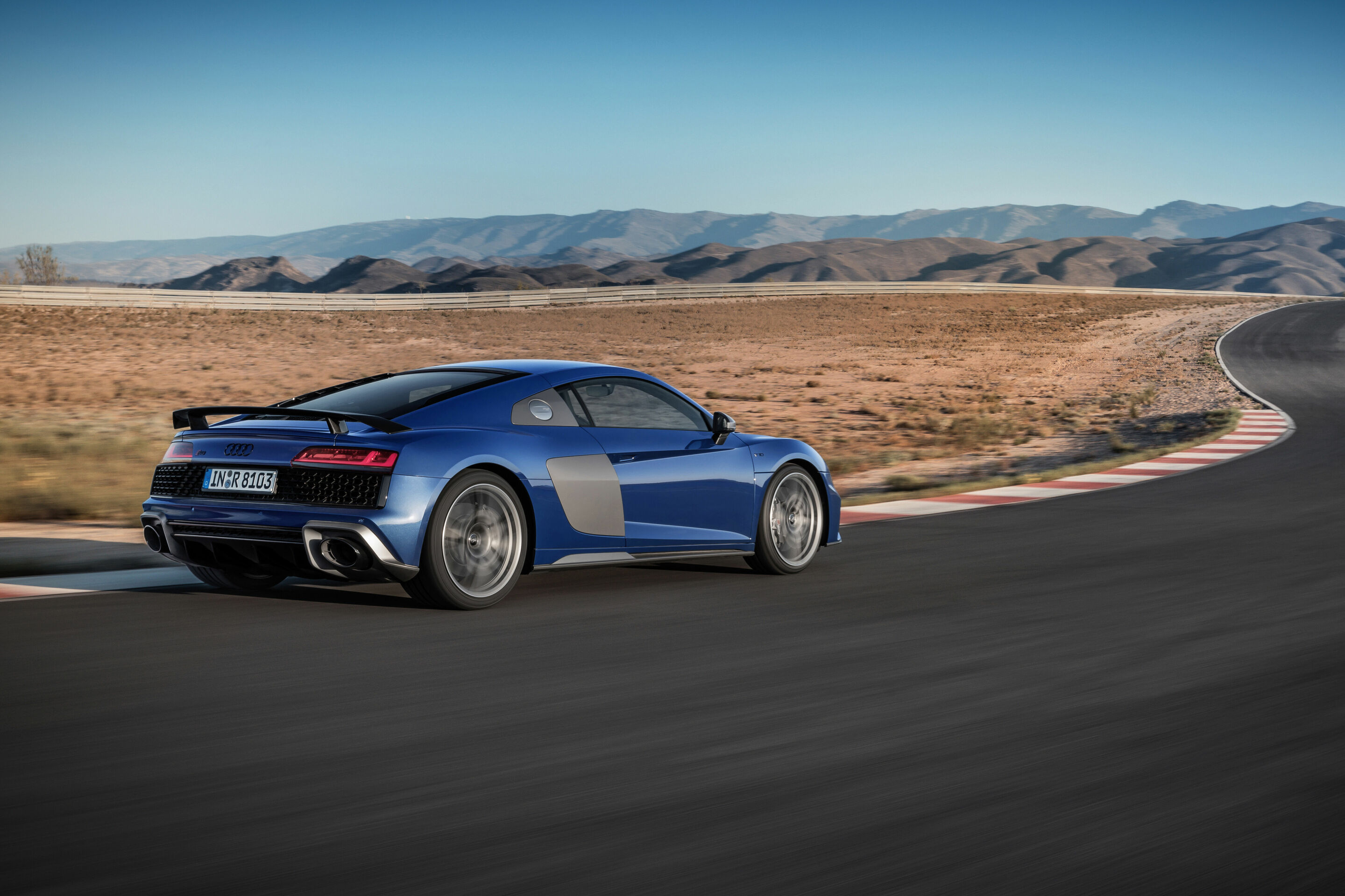 Audi R8 Coupé V10 performance quattro - Fahraufnahme
Farbe: Ascariblau metallic