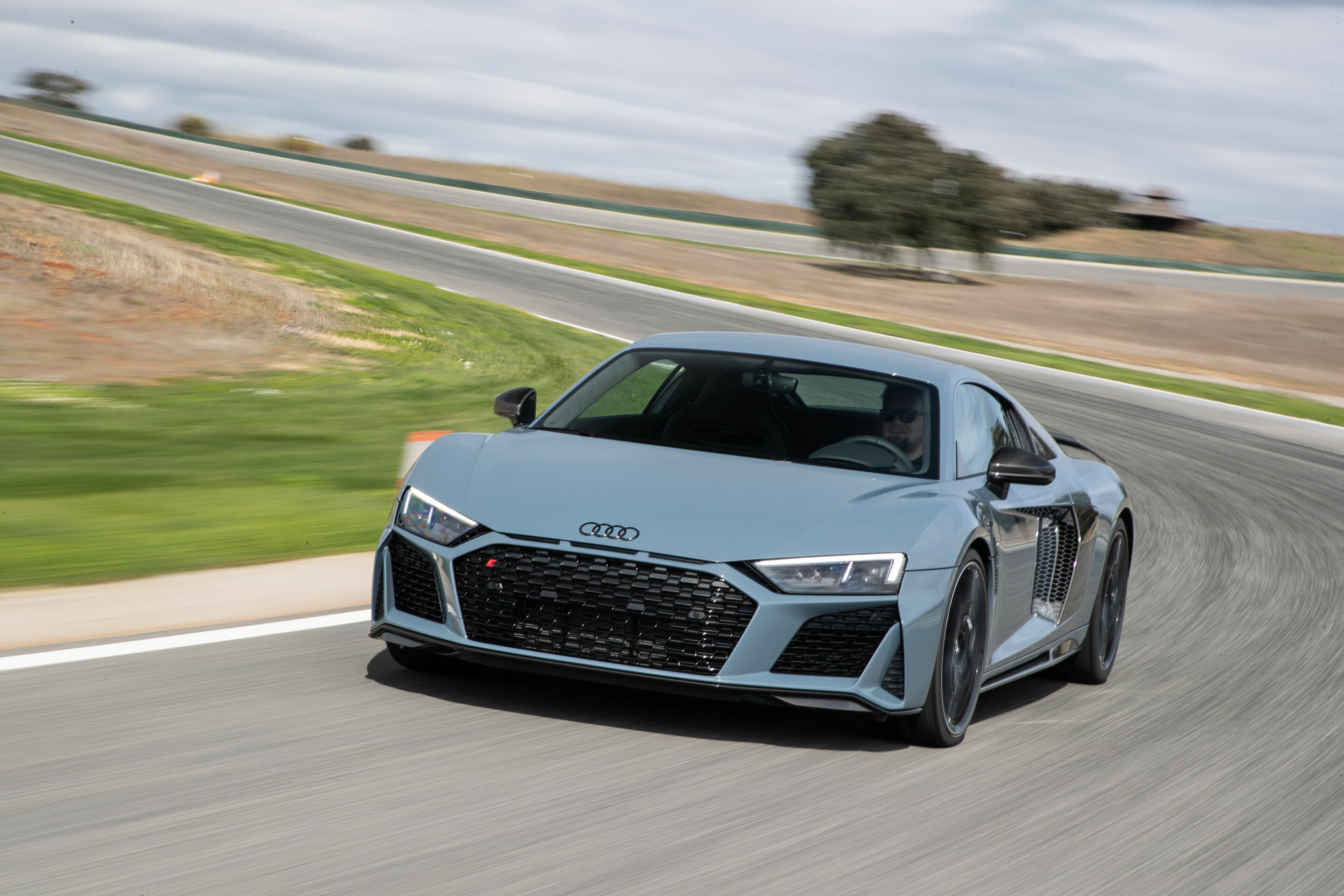 Audi R8 Coupé V10 performance quattro - Fahraufnahme 
Farbe: Kemoragrau metallic