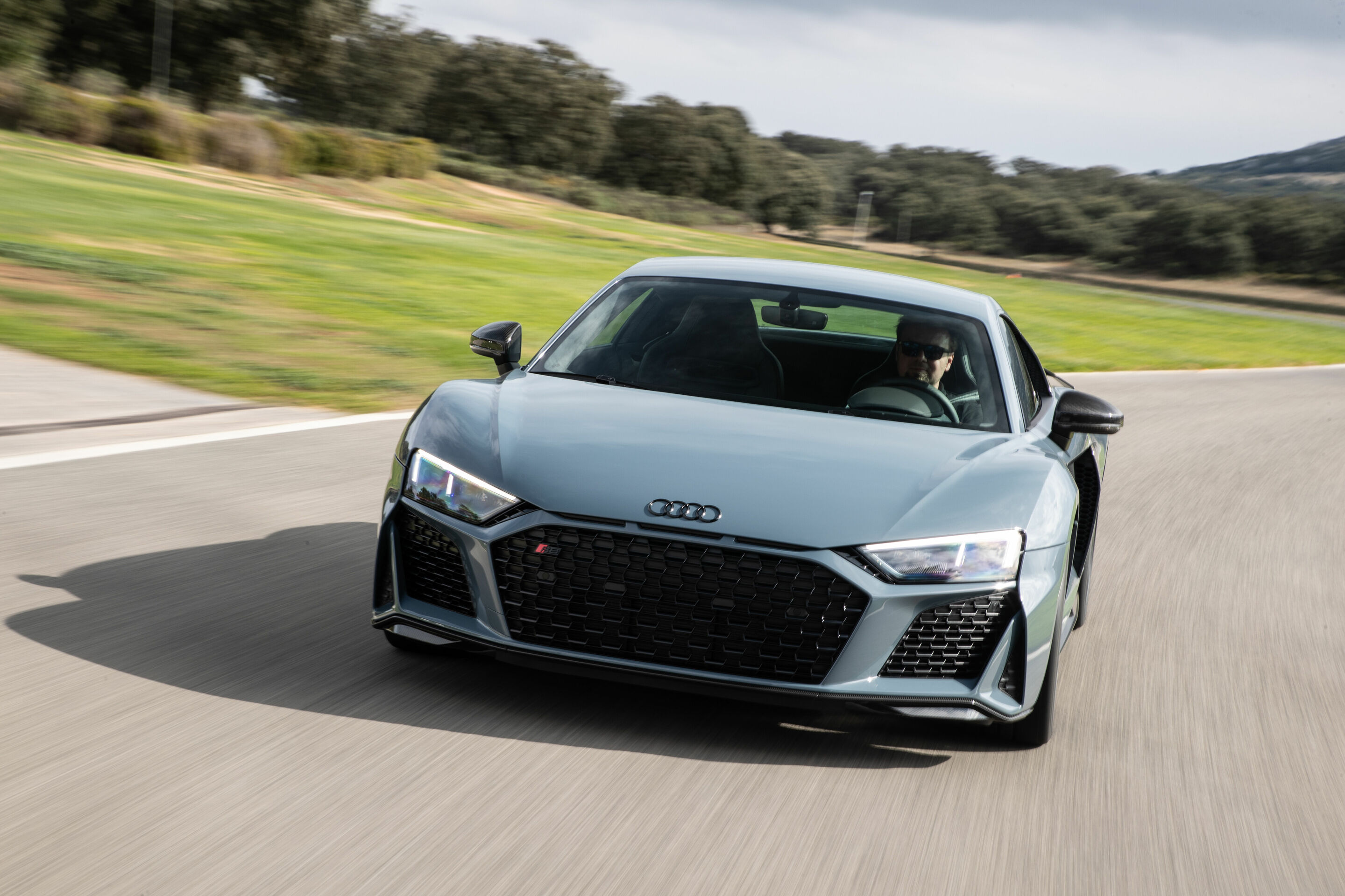 Audi R8 Coupé V10 performance quattro - Fahraufnahme 
Farbe: Kemoragrau metallic