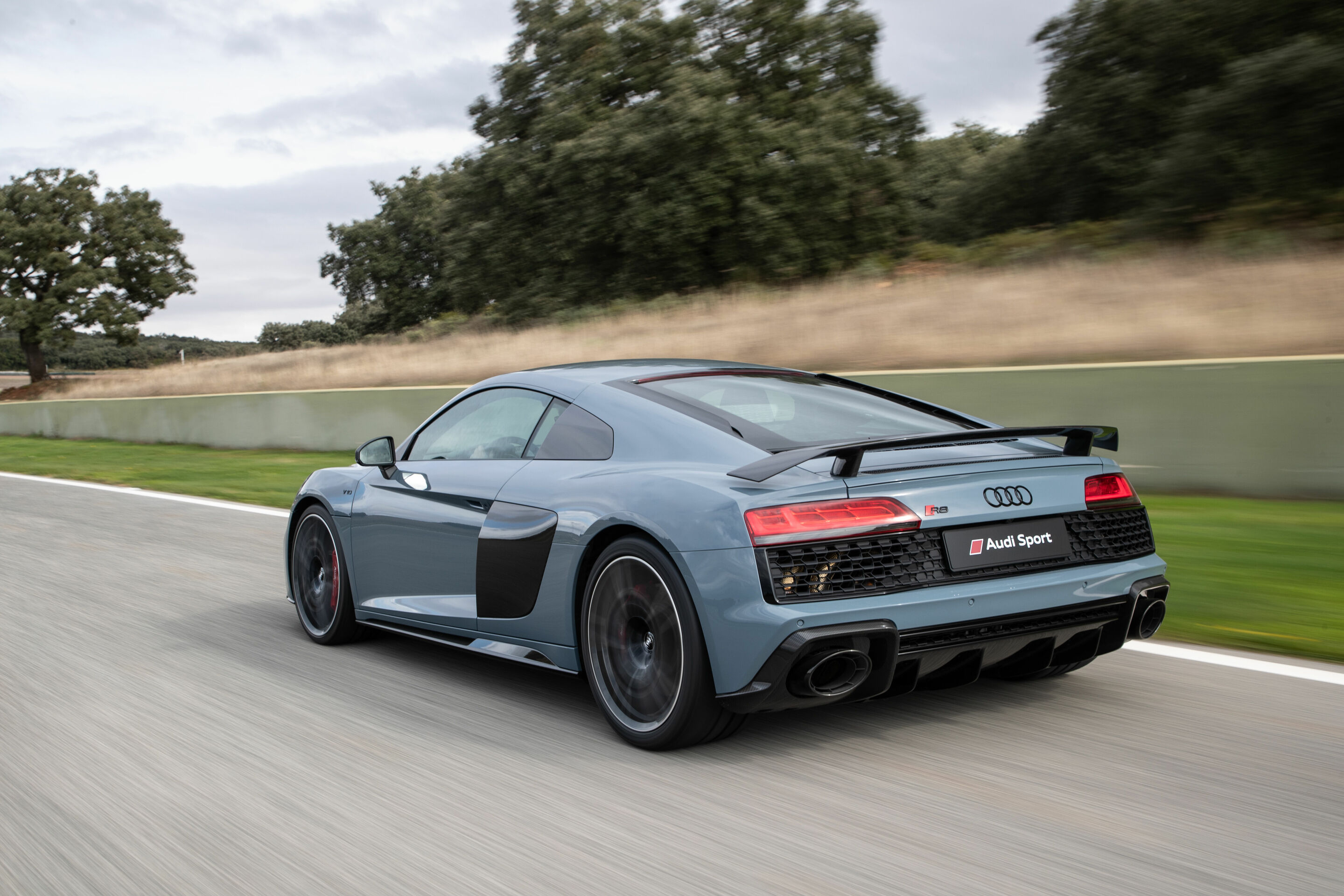 Audi R8 Coupé V10 performance quattro - Fahraufnahme 
Farbe: Kemoragrau metallic