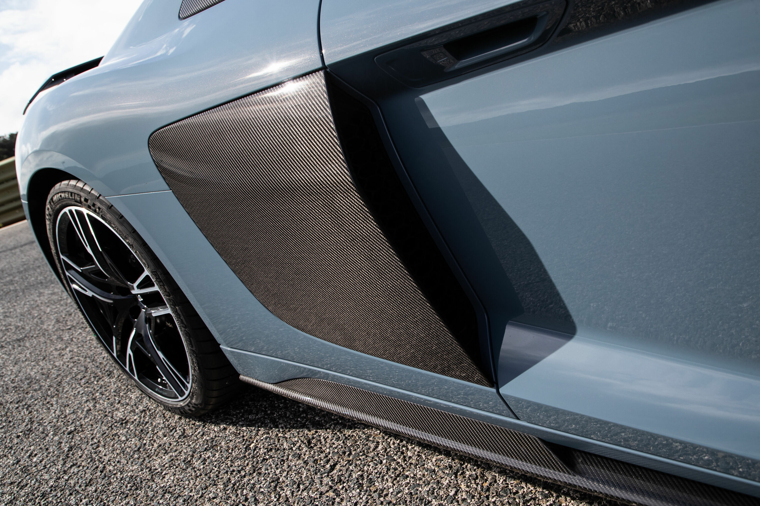 Audi R8 Coupé V10 performance quattro - Detail
Colour: Kemora gray metallic