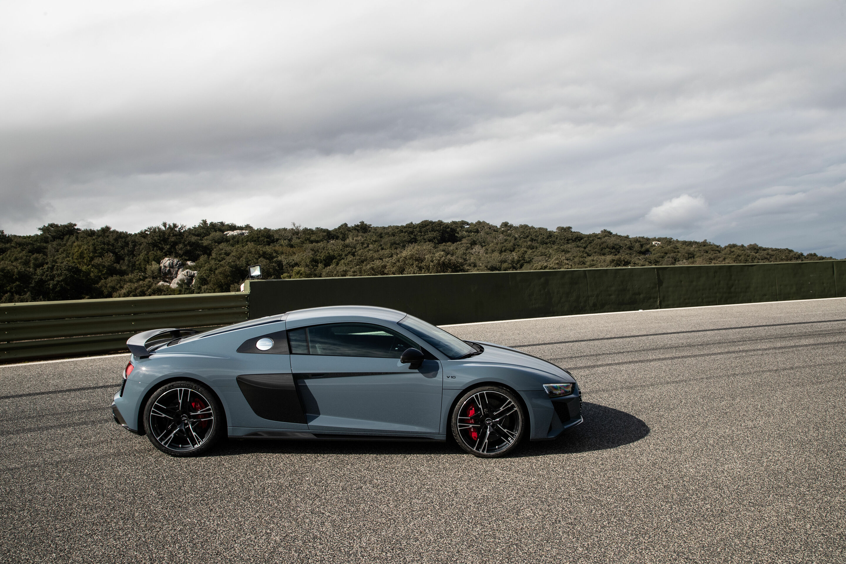 Audi R8 Coupé V10 performance quattro - Static Photo 
Colour: Kemora gray metallic