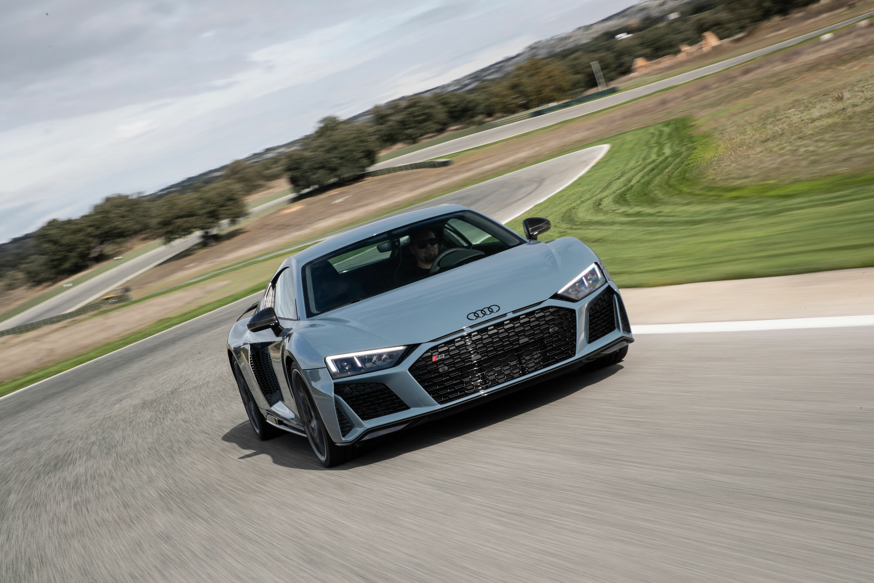 Audi R8 Coupé V10 performance quattro - Fahraufnahme 
Farbe: Kemoragrau metallic