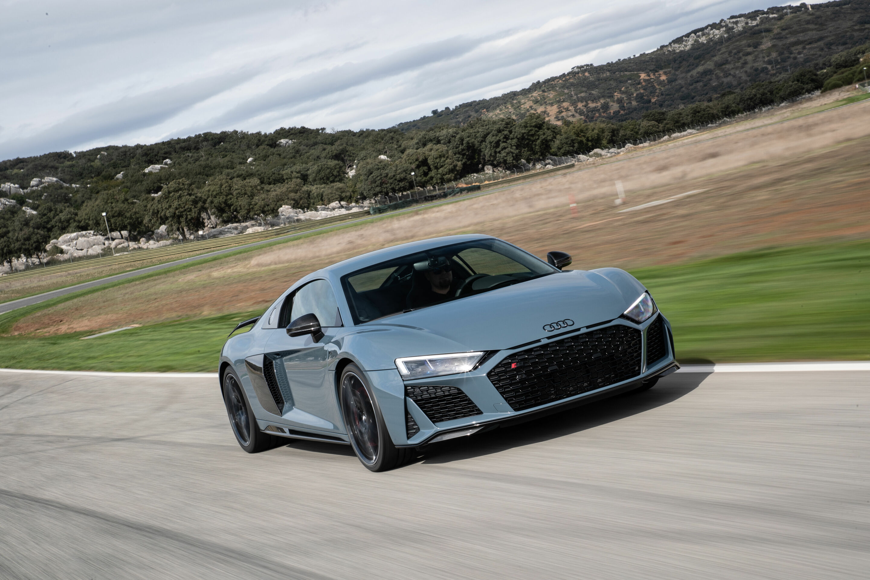 Audi R8 Coupé V10 performance quattro - Fahraufnahme 
Farbe: Kemoragrau metallic