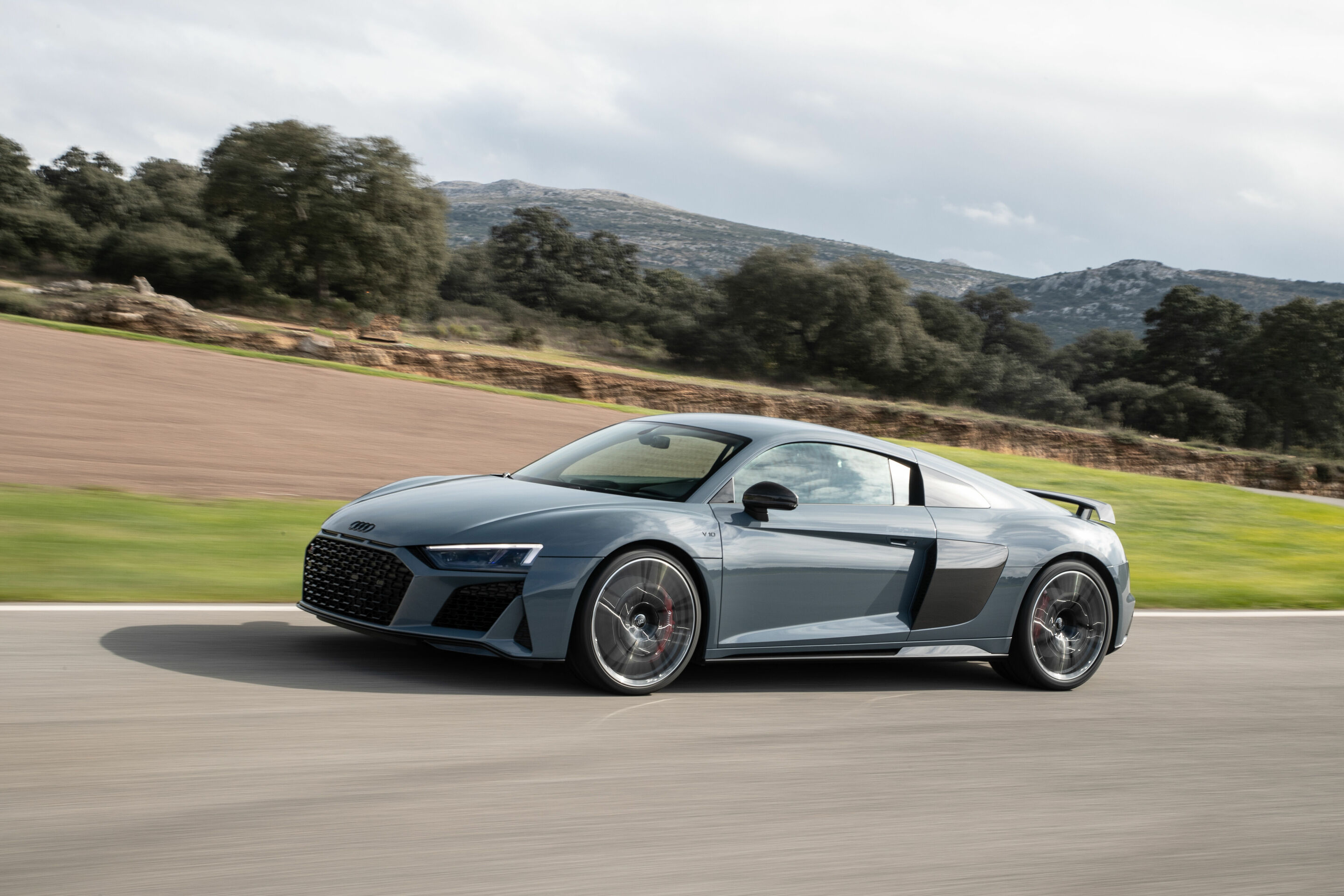 Audi R8 Coupé V10 performance quattro - Fahraufnahme 
Farbe: Kemoragrau metallic