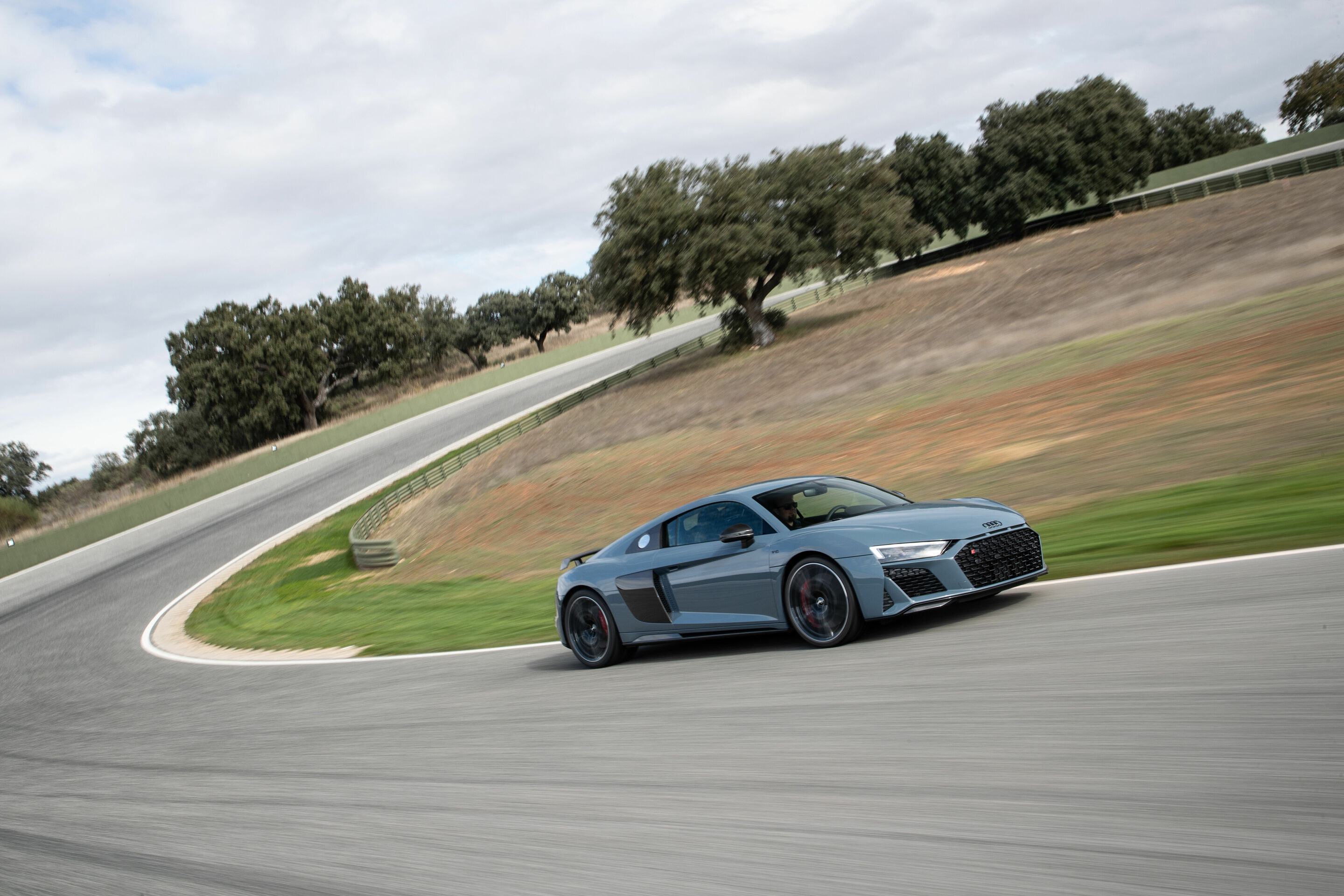 Audi R8 Coupé V10 performance quattro - Fahraufnahme 
Farbe: Kemoragrau metallic