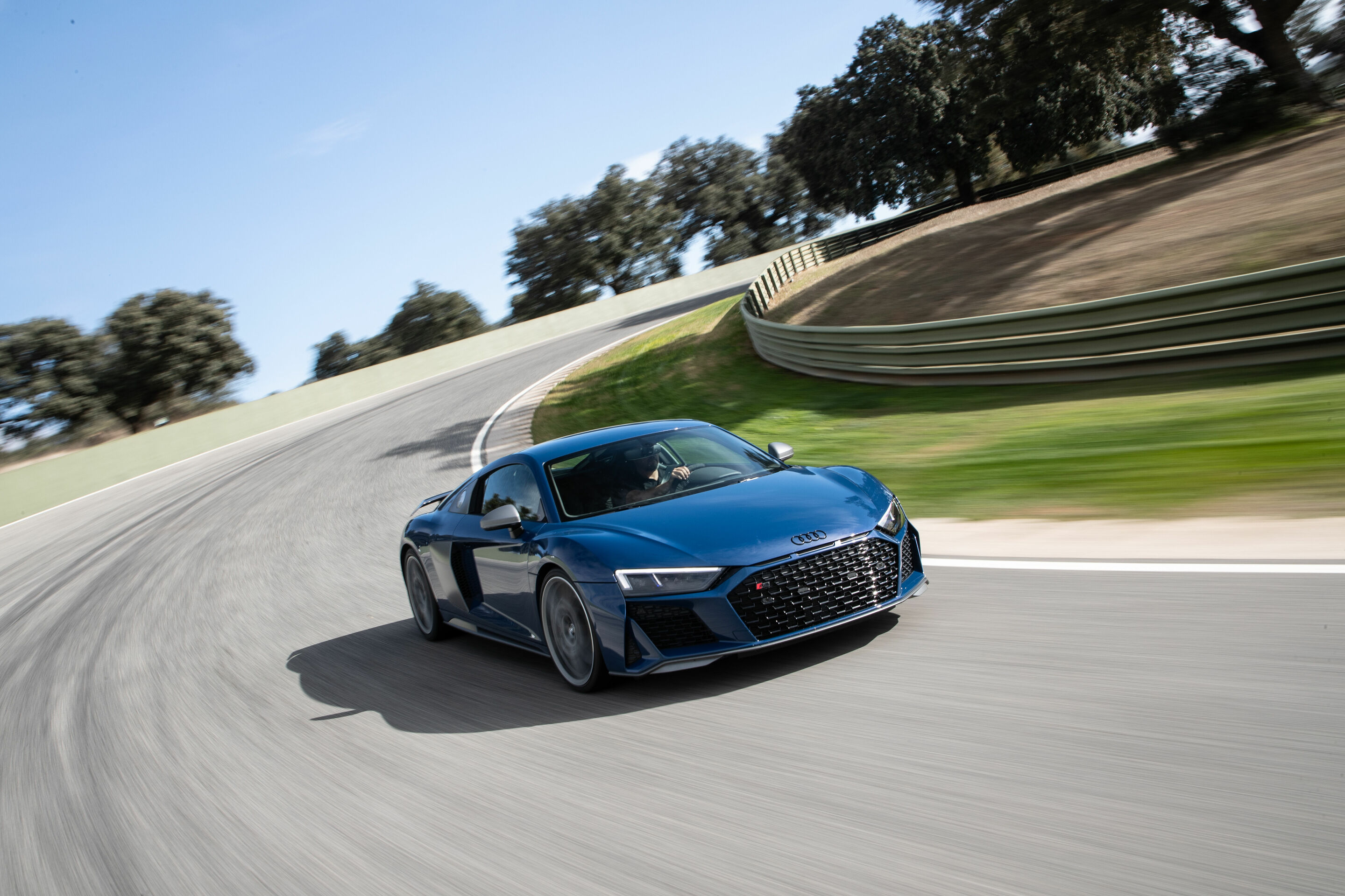 Audi R8 Coupé V10 performance quattro - Dynamic Photo 
Ascari Blue metallic