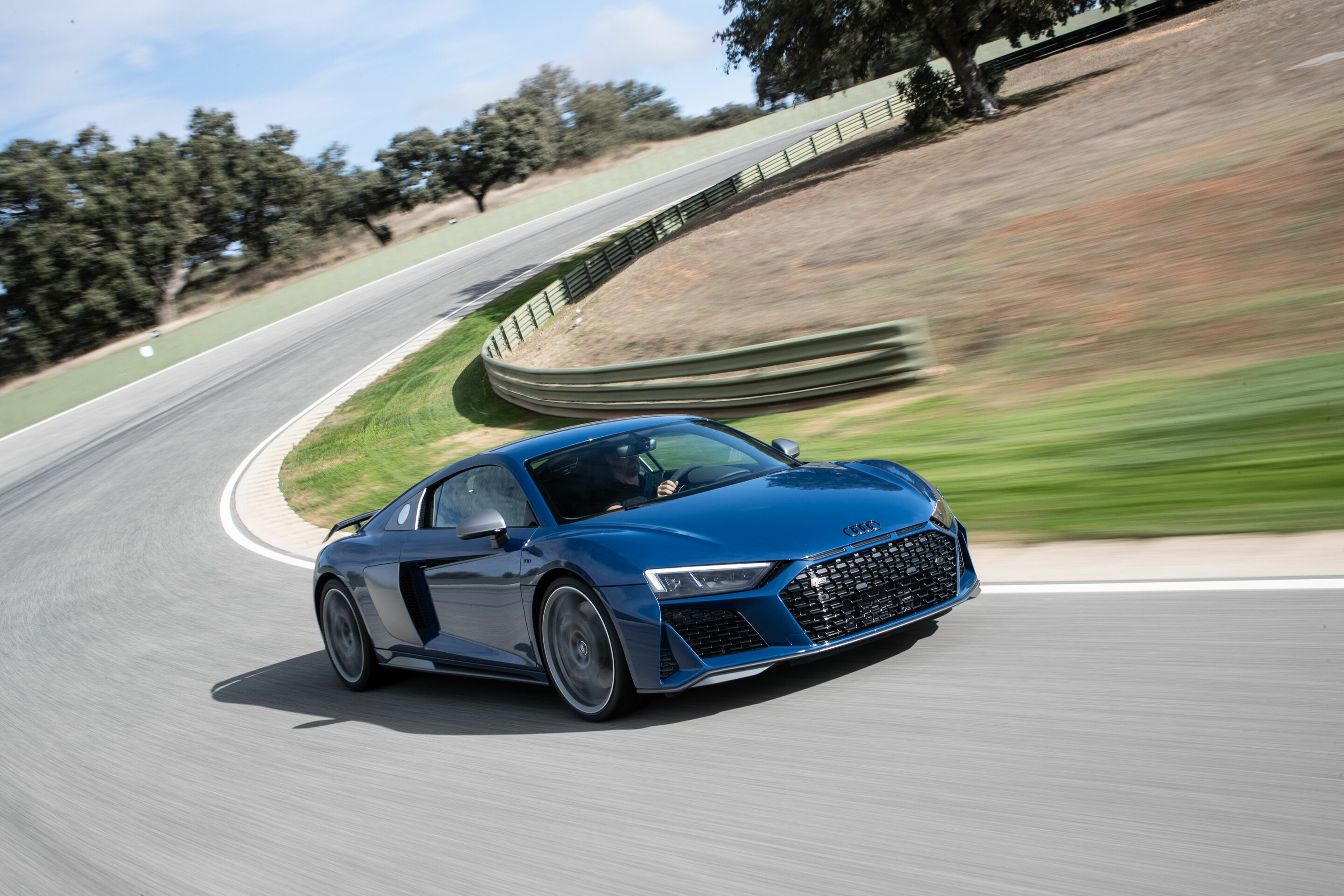 Audi R8 Coupé V10 performance quattro - Dynamic Photo 
Ascari Blue metallic