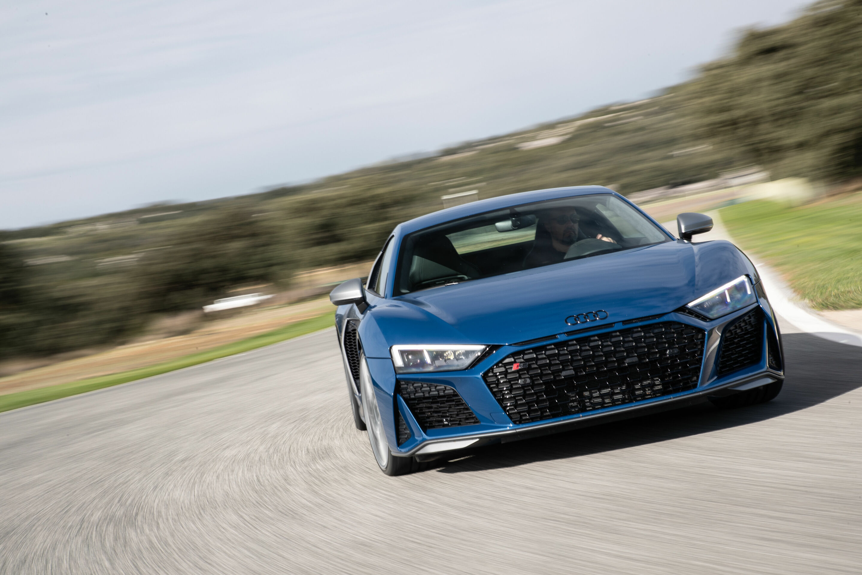 Audi R8 Coupé V10 performance quattro - Dynamic Photo 
Ascari Blue metallic