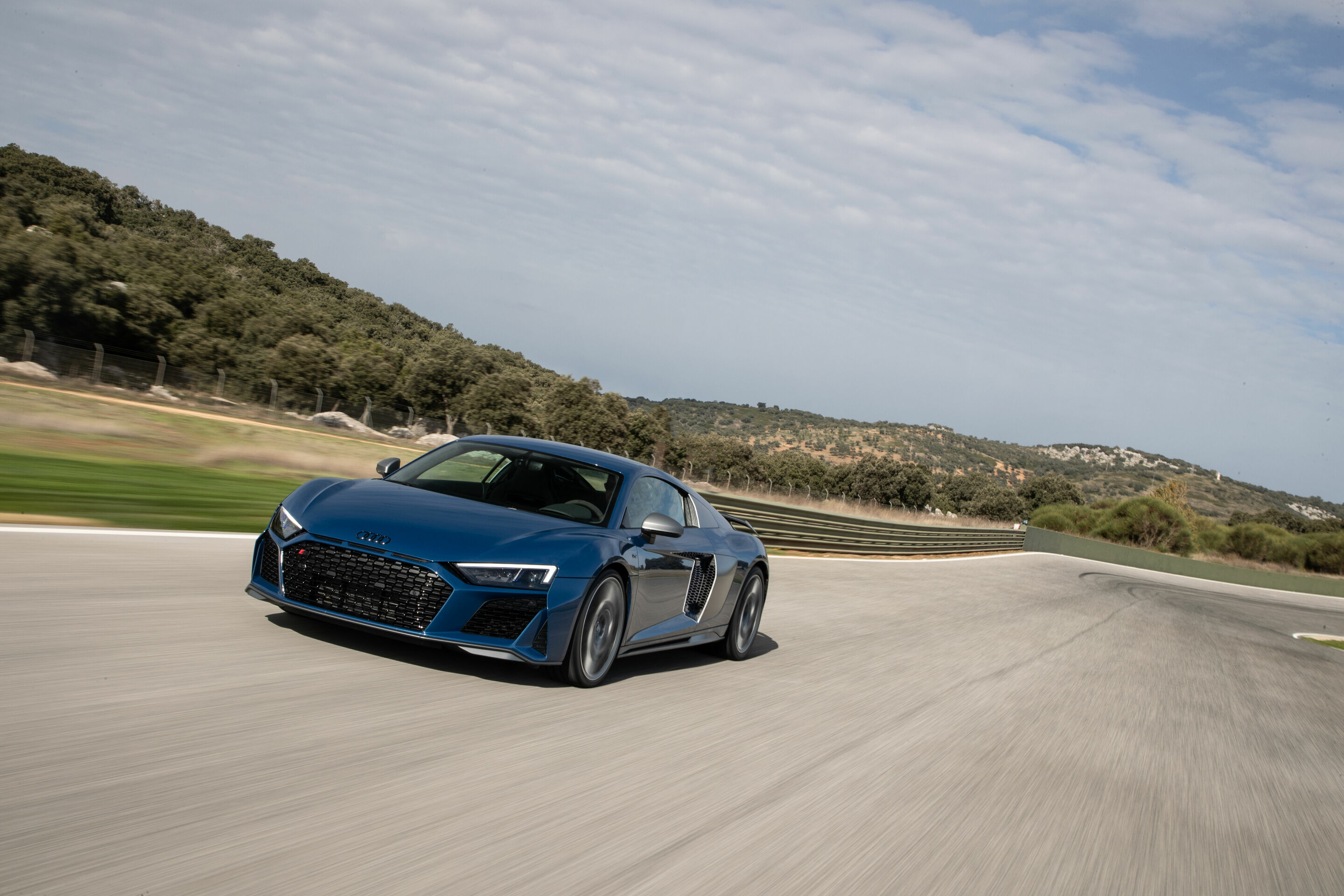 Audi R8 Coupé V10 performance quattro - Fahraufnahme 
Ascariblau Metallic