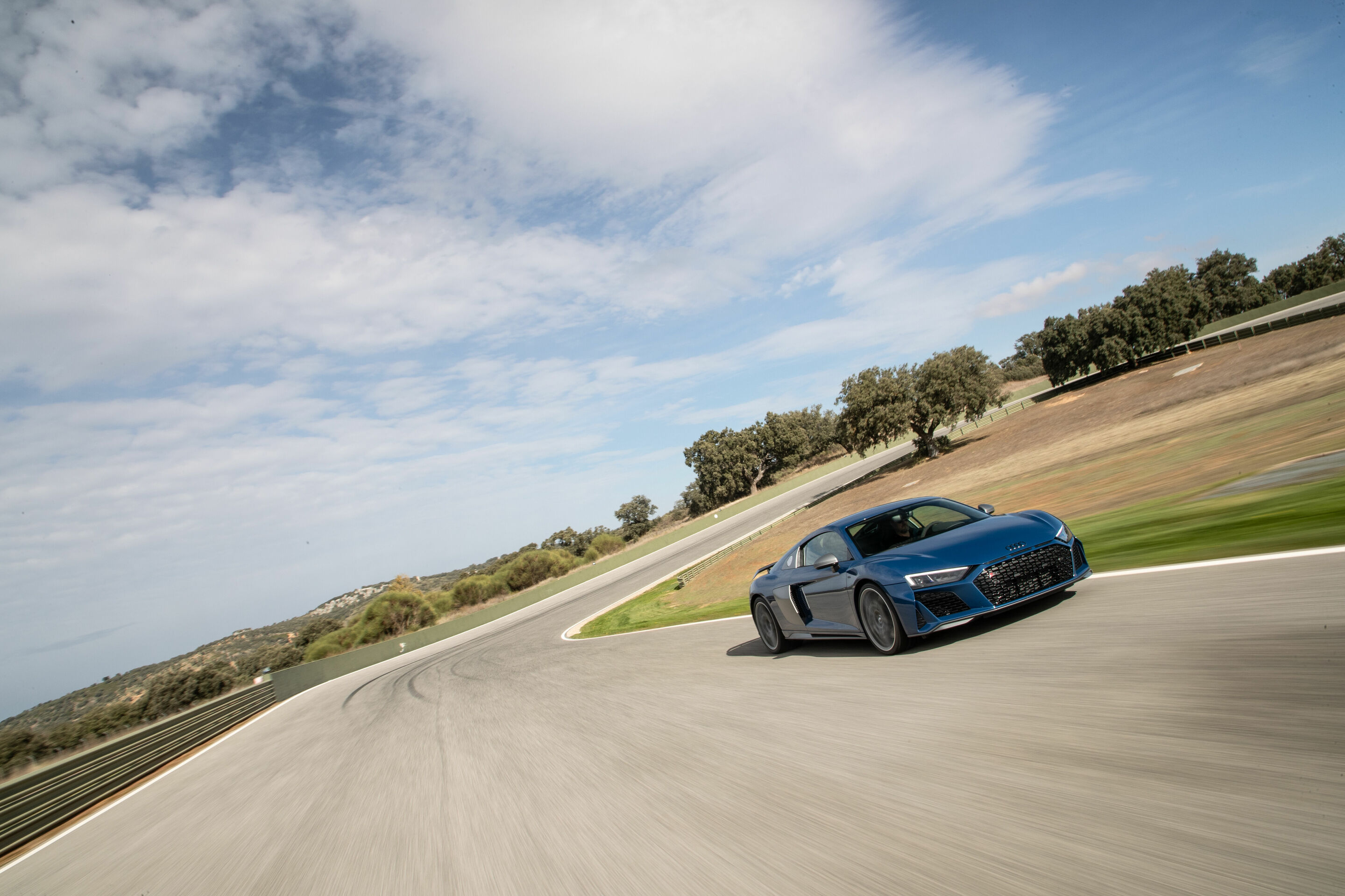Audi R8 Coupé V10 performance quattro - Fahraufnahme 
Ascariblau Metallic