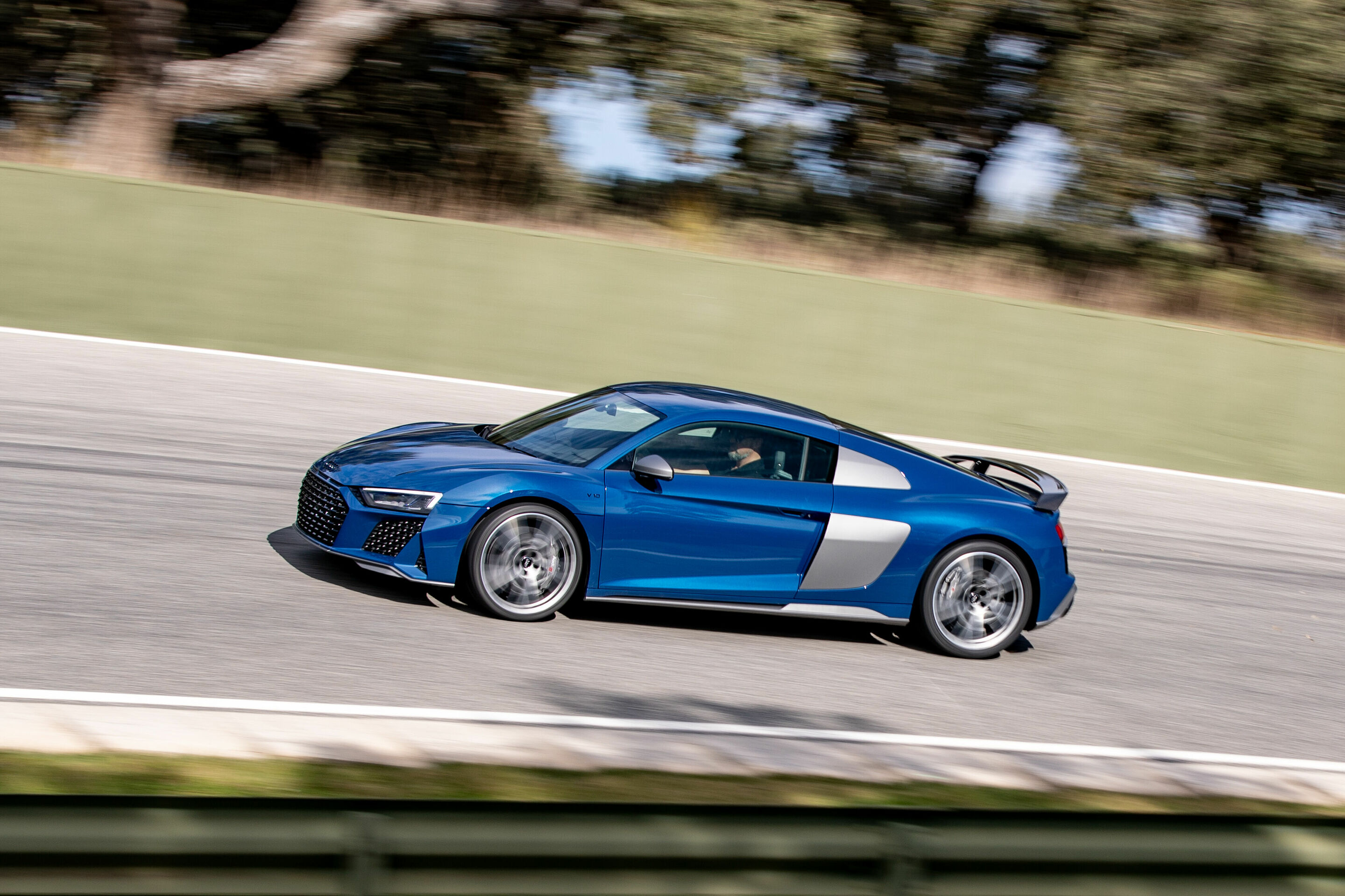 Audi R8 Coupé V10 performance quattro - Fahraufnahme 
Ascariblau Metallic