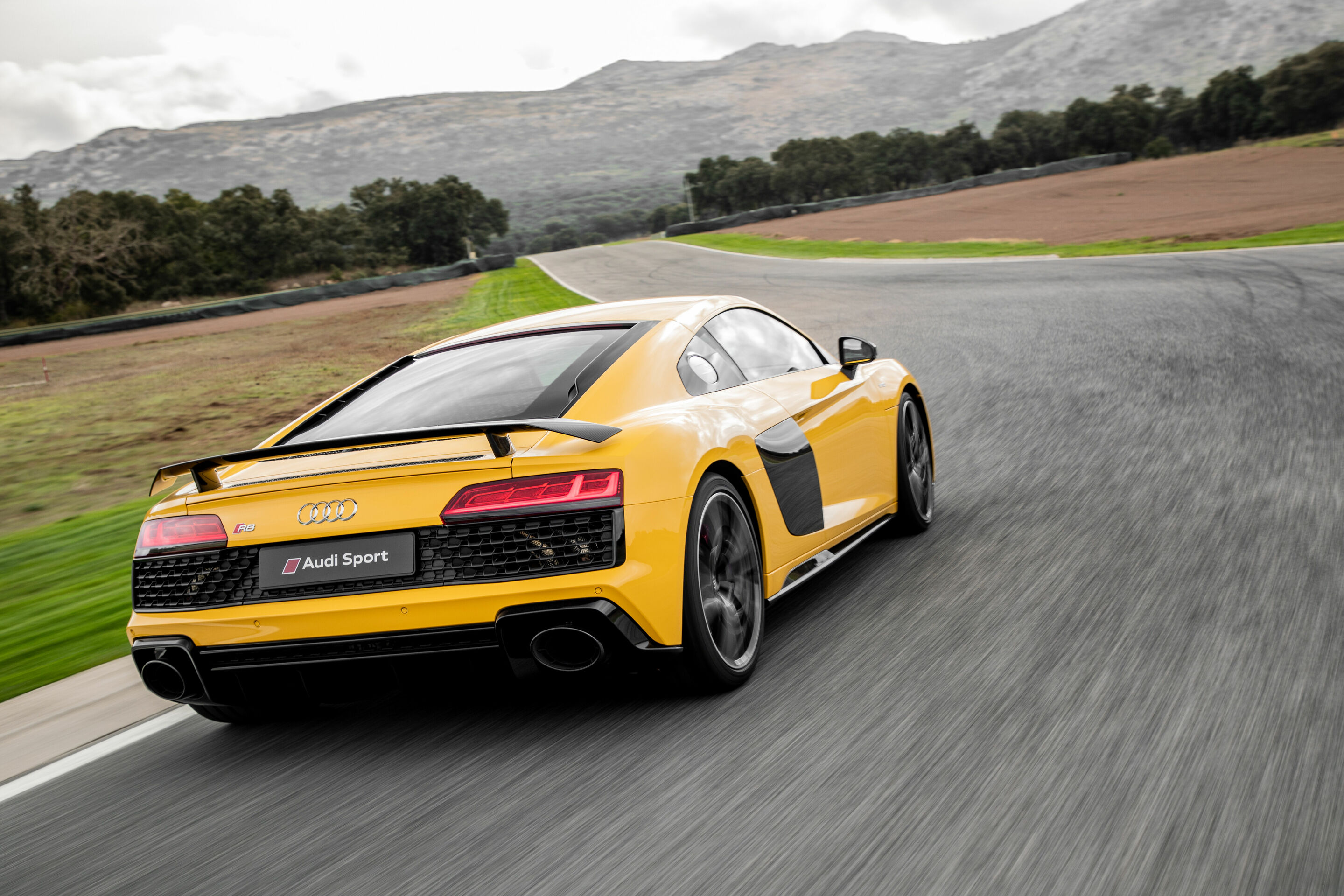 Audi R8 Coupé V10 performance quattro - Fahraufnahme 
Farbe: Vegasgelb