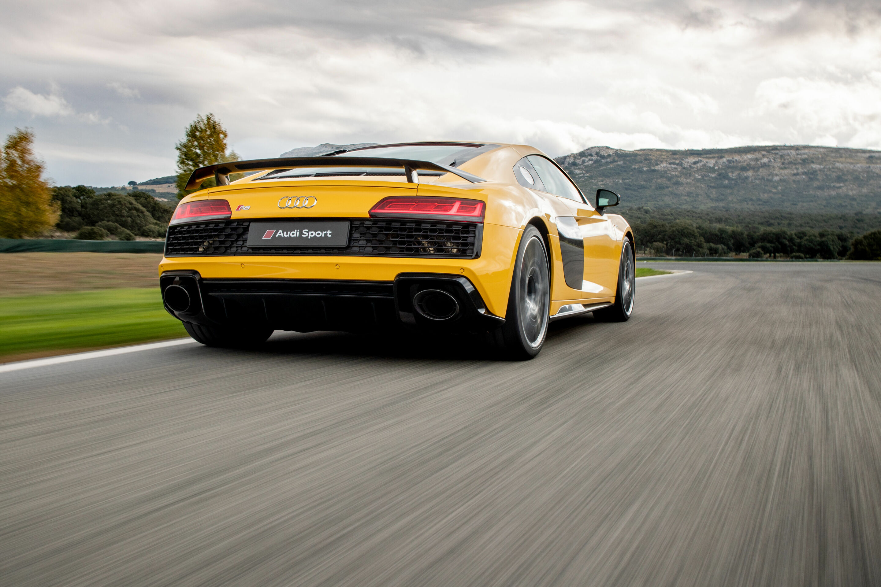 Audi R8 Spyder V10 performance quattro - Dynamic Photo 
Colour: Vegas yellow