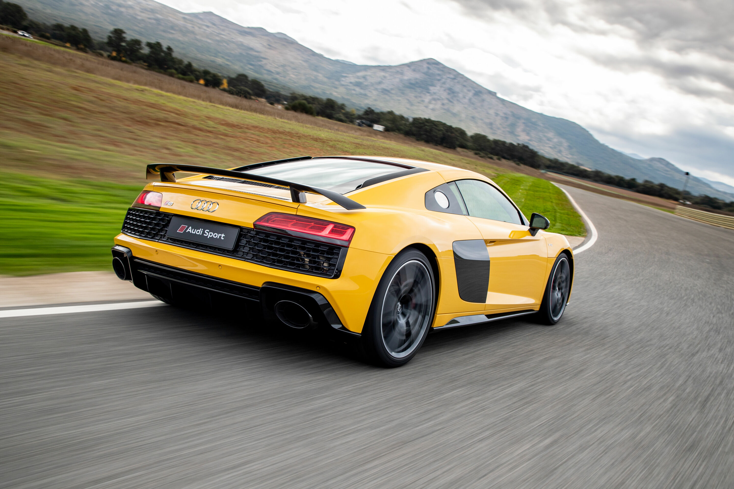 Audi R8 Spyder V10 performance quattro - Fahraufnahme 
Farbe: Vegasgelb