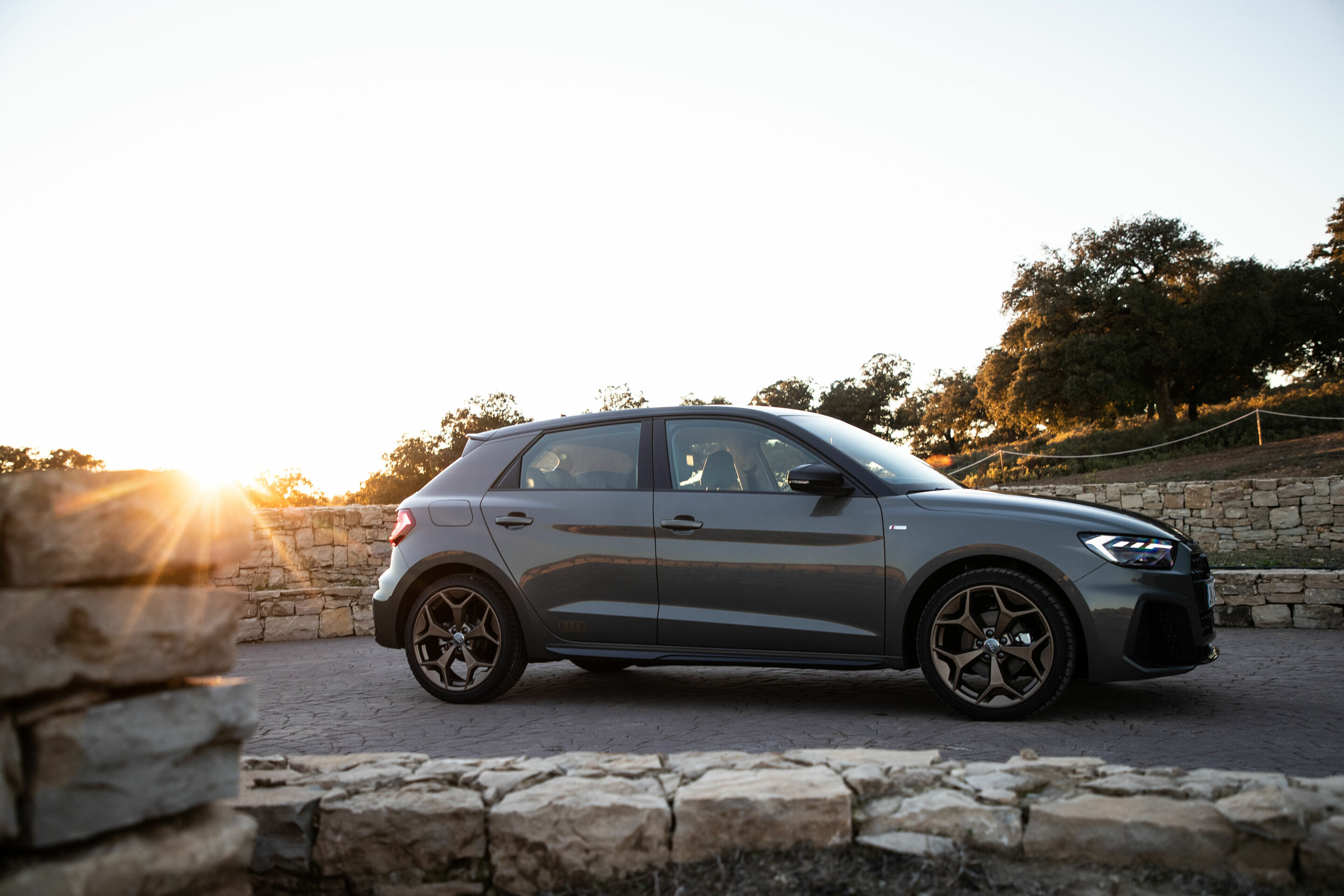 Audi A1 Sportback - Fahraufnahme 
Farbe: Chronosgrau