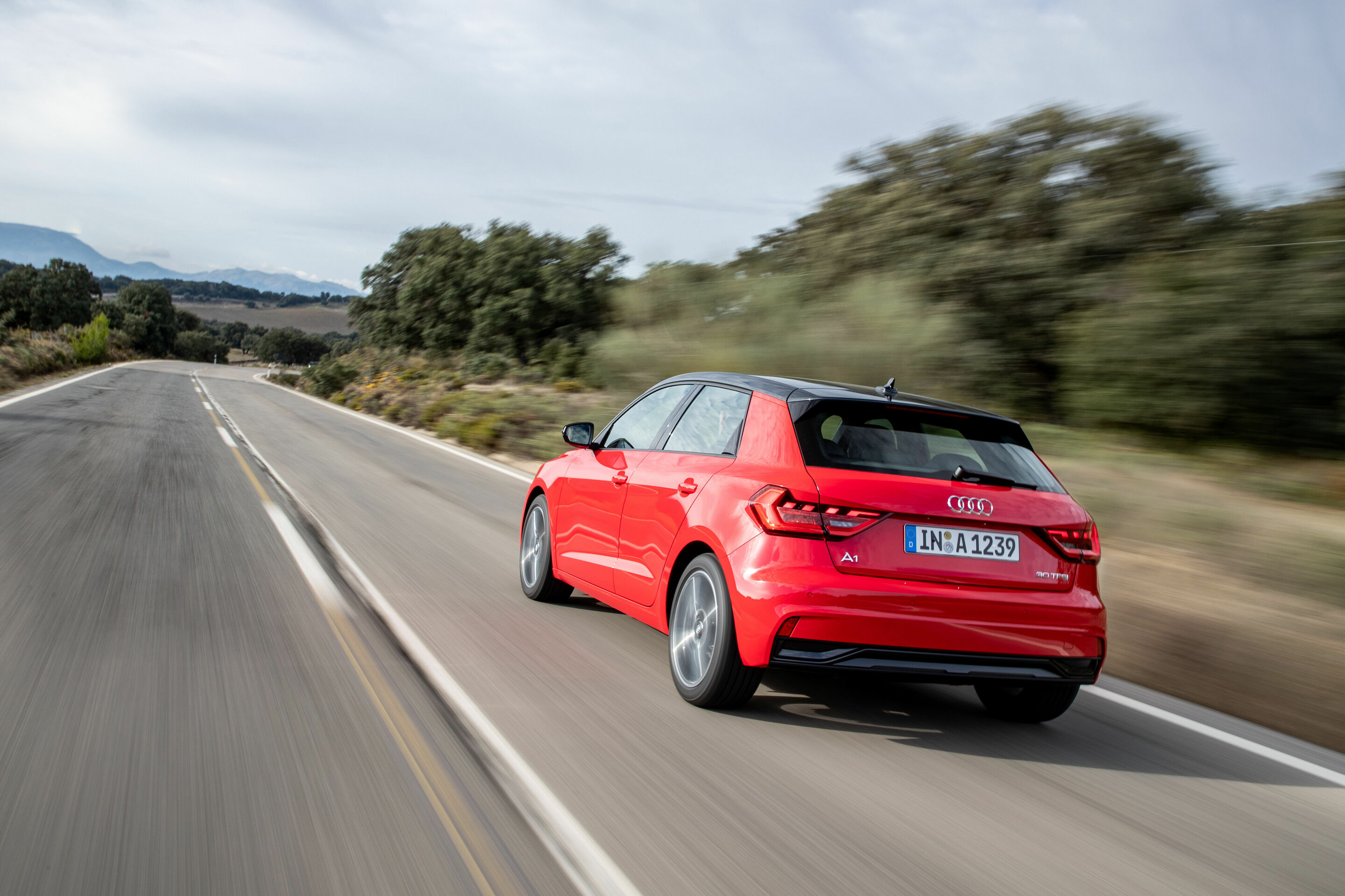 Audi A1 Sportback - Fahraufnahme 
Farbe: Misanorot