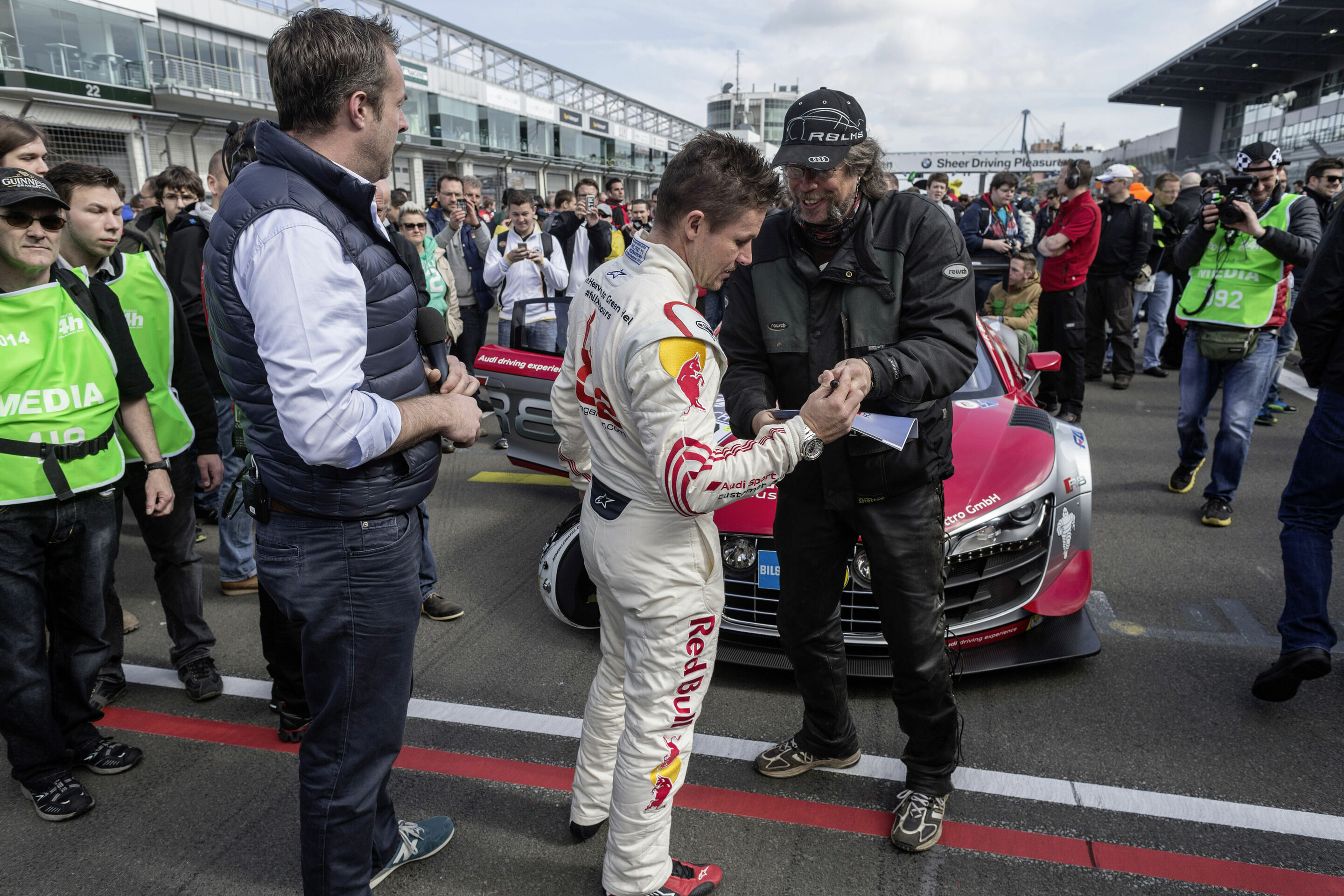 Felix Baumgartner startet im Audi R8 beim 24-Stunden-Rennen auf dem Nürburgring - Felix Baumgartner in Startaufstellung