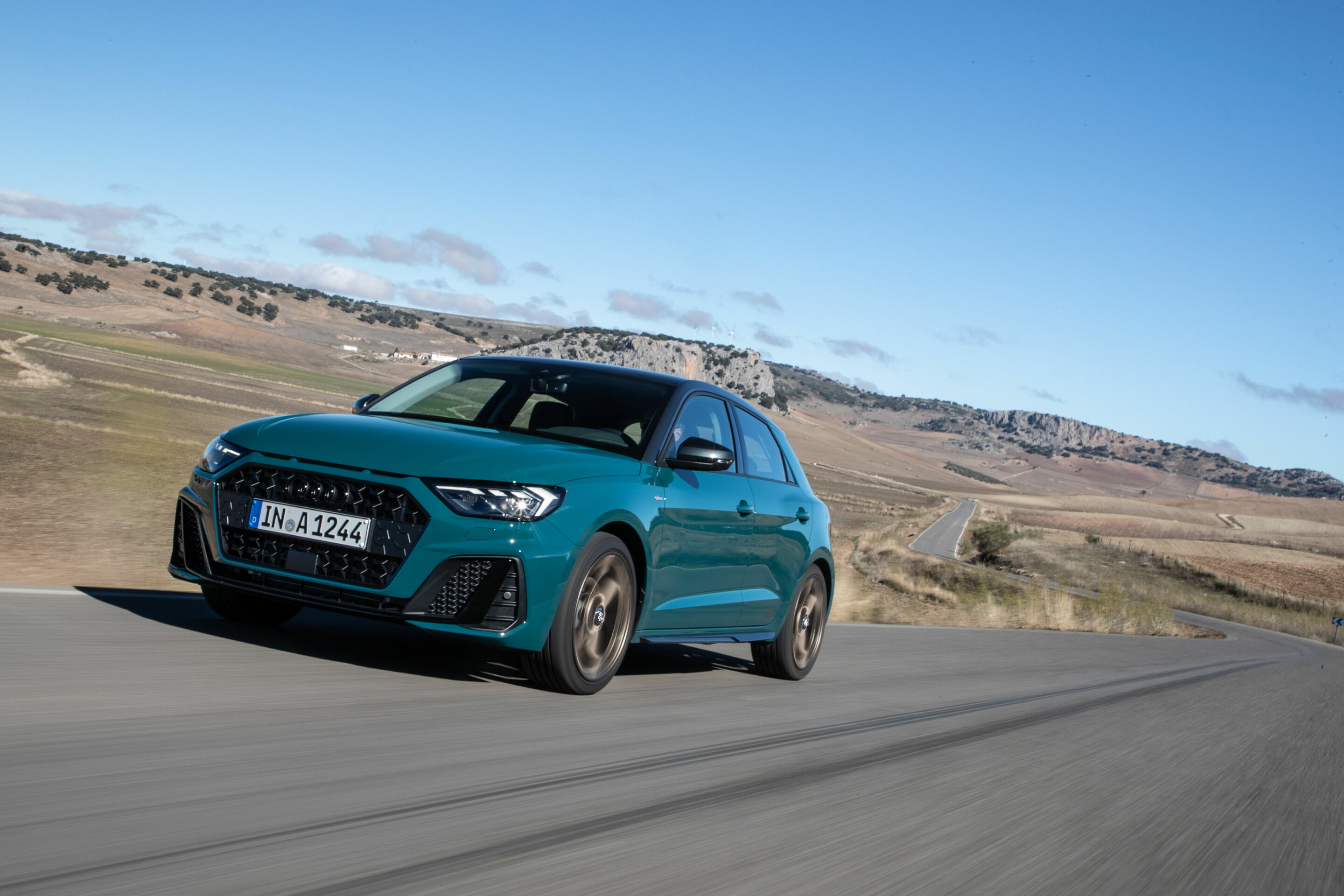 Audi A1 Sportback - Fahraufnahme 
Farbe: Tiomangrün