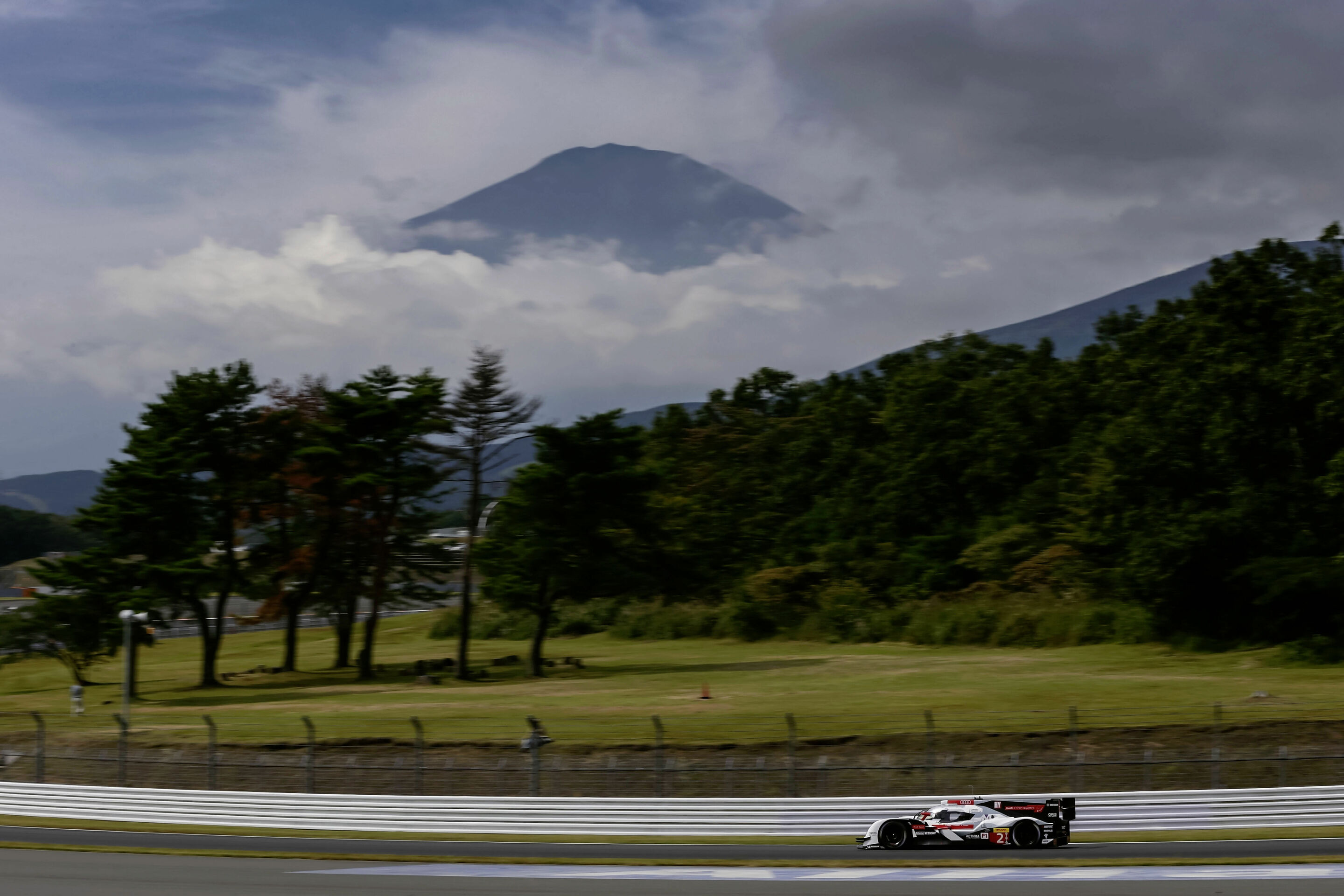 Audi will start from third row in Japan - Audi achieved grid positions five and six in qualifying for round five of the FIA World Endurance Championship (WEC) at Fuji (Japan). In the practice sessions, the team of Head of Audi Motorsport Dr. Wolfgang...
