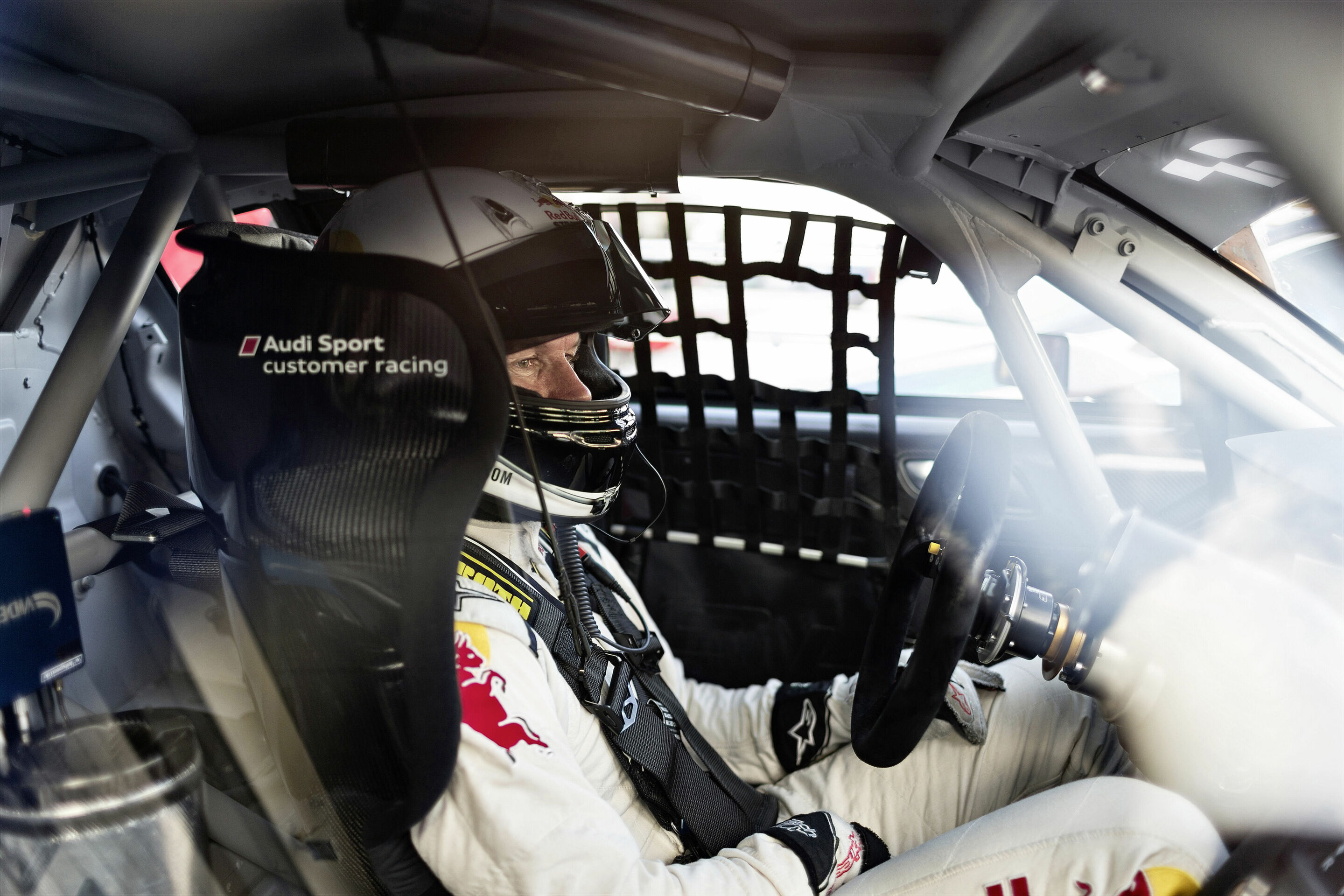 Felix Baumgartner startet im Audi R8 beim 24-Stunden-Rennen auf dem Nürburgring - Felix Baumgartner im Cokpit des R8 LMS ultra