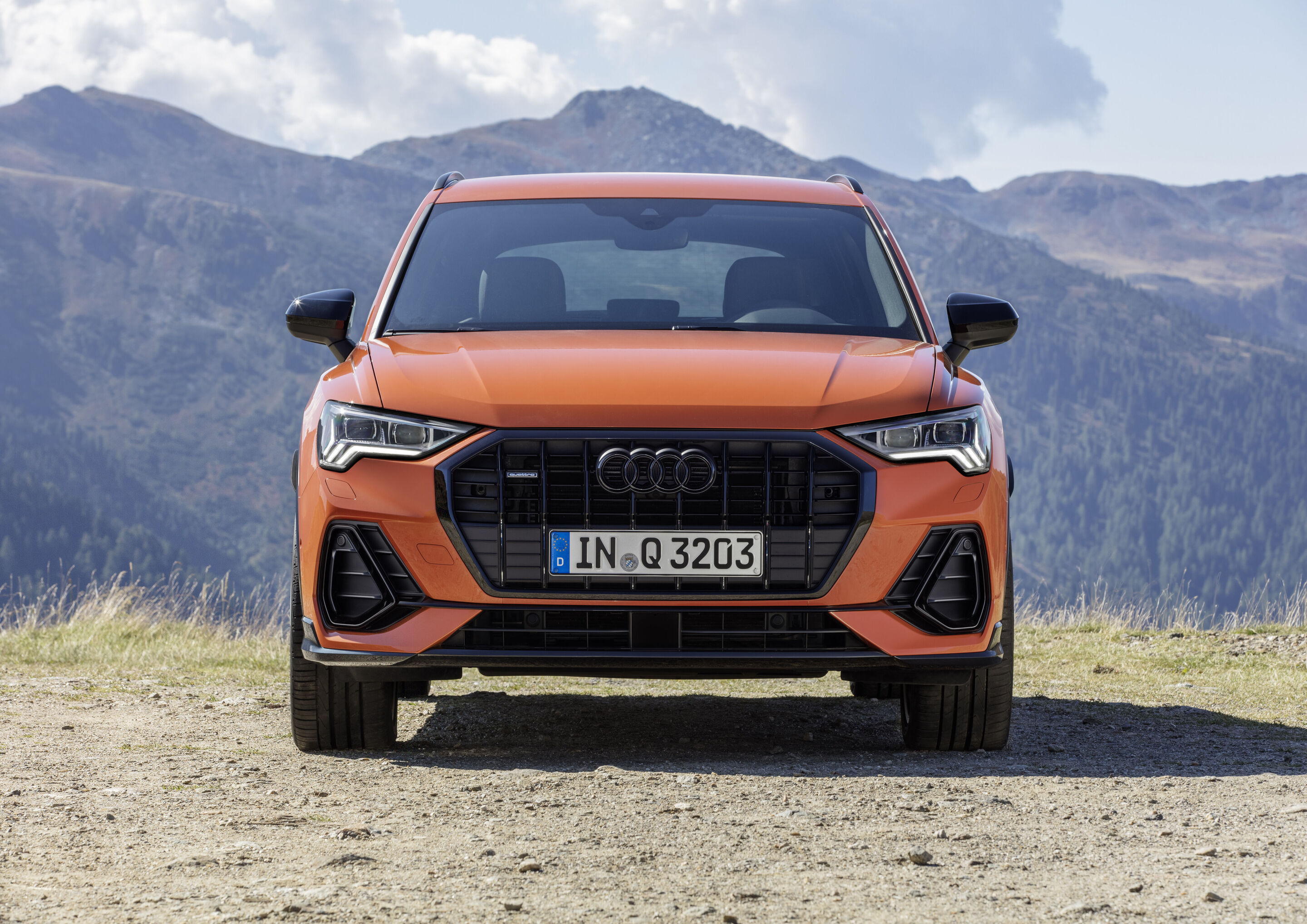 Audi Q3 (bis 2025) - Standaufnahme
Farbe: Pulsorange