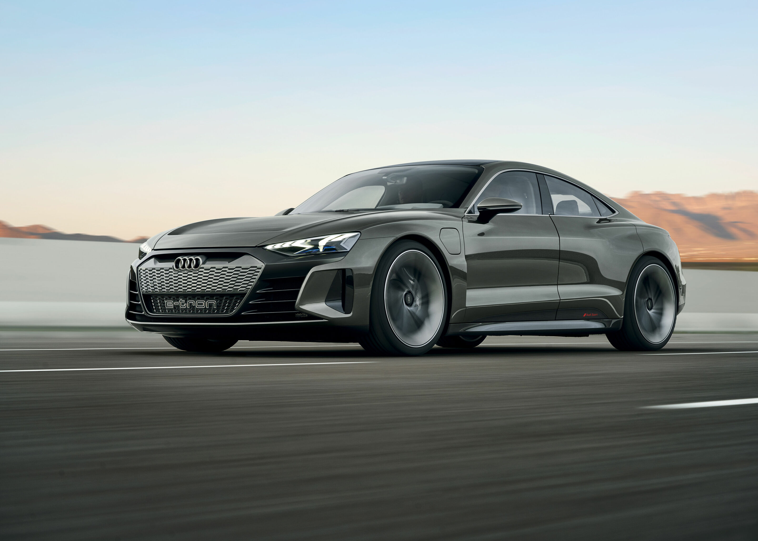 Audi e-tron GT concept (2018) - Fahraufnahme
Farbe: kinetic dust