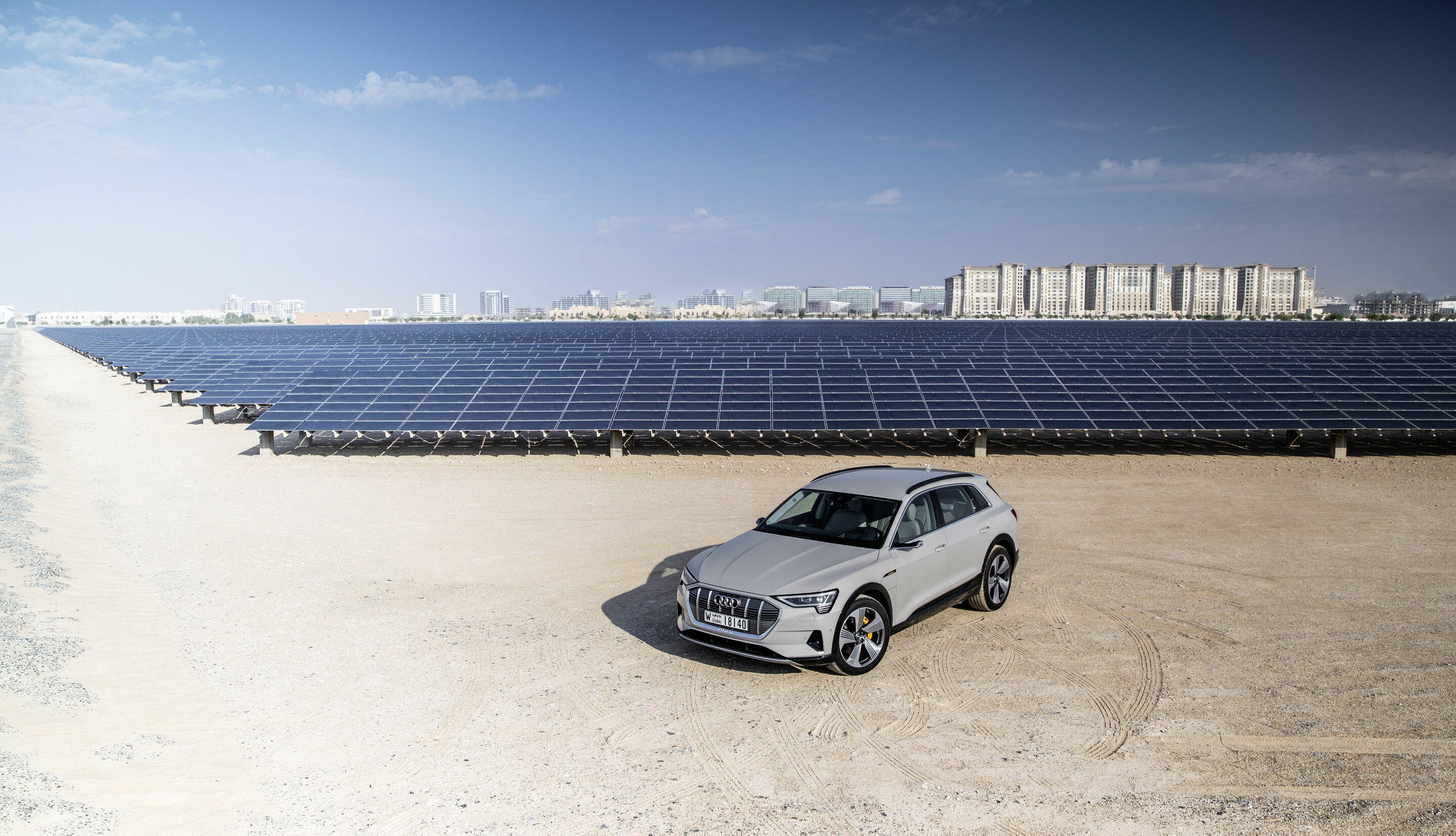 The Audi e-tron at Masdar City - The Audi e-tron in Abu Dhabi,
Static photo, 
Color: Siam beige