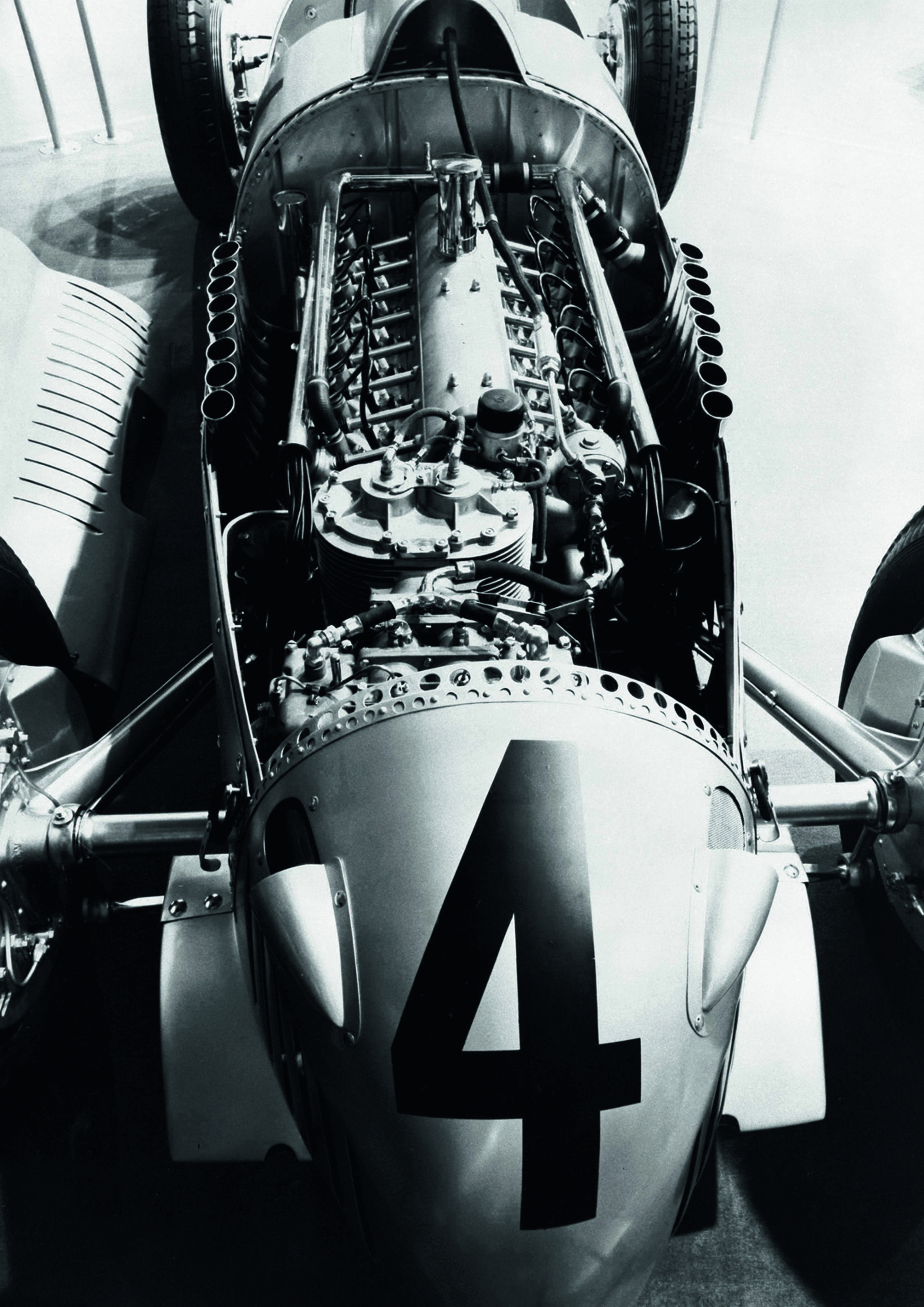 Anniversary magazine History - Grand Prix races - the engine of the Type C, 16 cylinders, supercharger, up to 520 hp