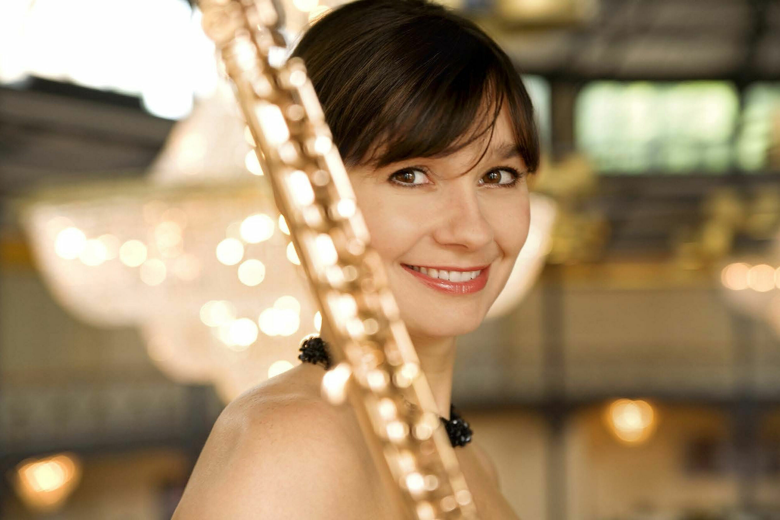 Vorverkaufsbeginn Audi-Weihnachtskonzert - Spielt beim diesjährigen Audi-Weihnachtskonzert: Die französische Flötistin Magali Mosnier. 

Foto: Steven Haberland.