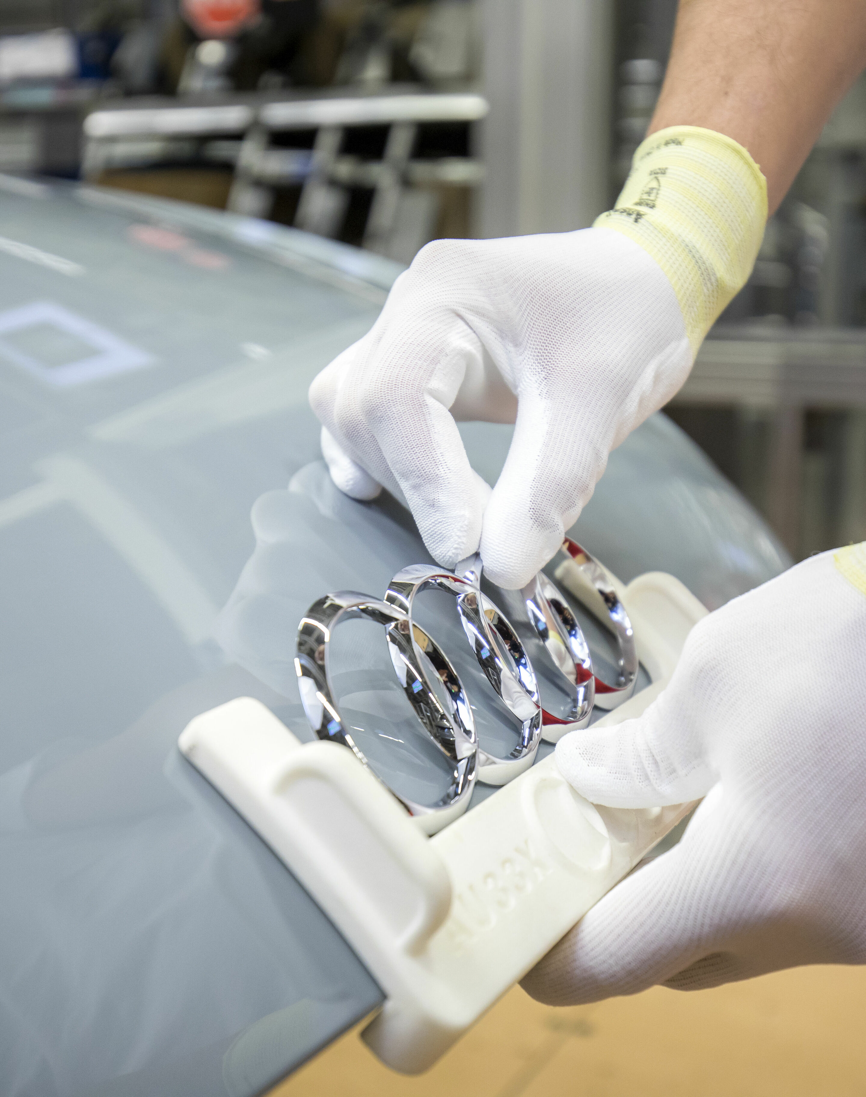 Audi Site Győr - Production of the Audi TT: Assembly – Affixing model and brand badges