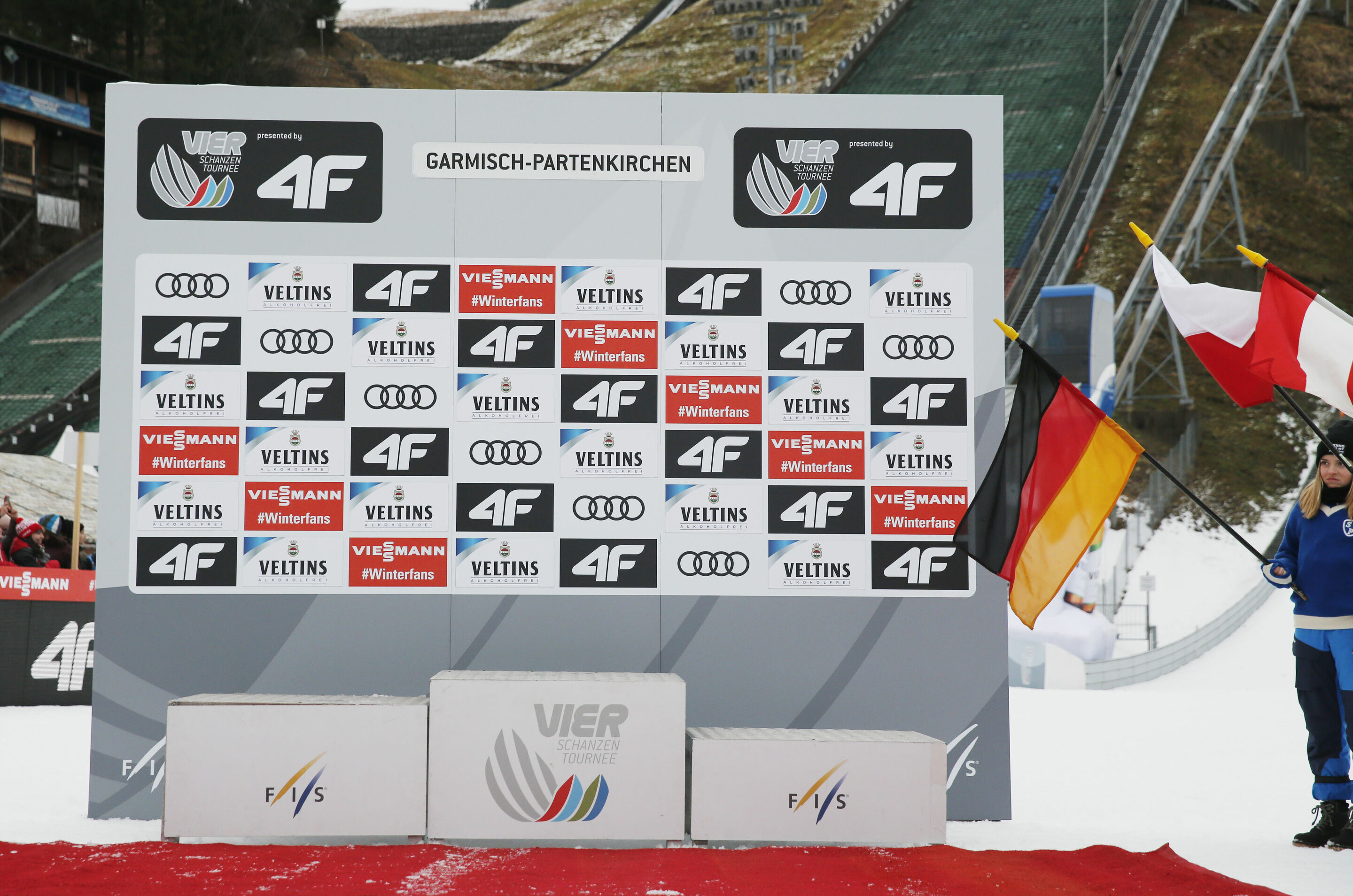 67. Vierschanzentournee - Neujahrsskispringen in Garmisch-Patenkirchen - Podest des Neuhjahrsskispringen in Garmisch-Patenkirchen