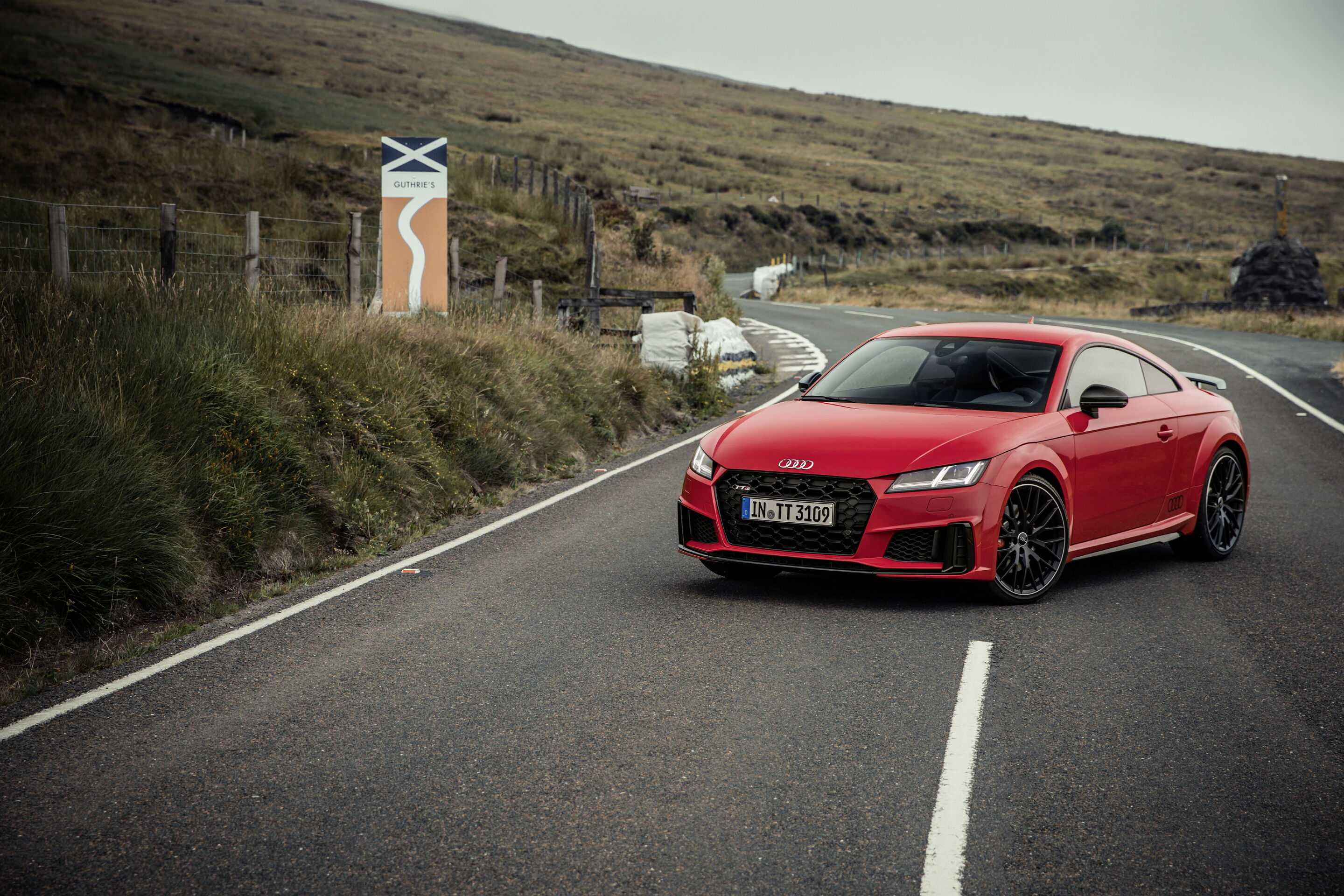 Audi TTS competition (bis 2023) - Standaufnahme,
Farbe: Tangorot