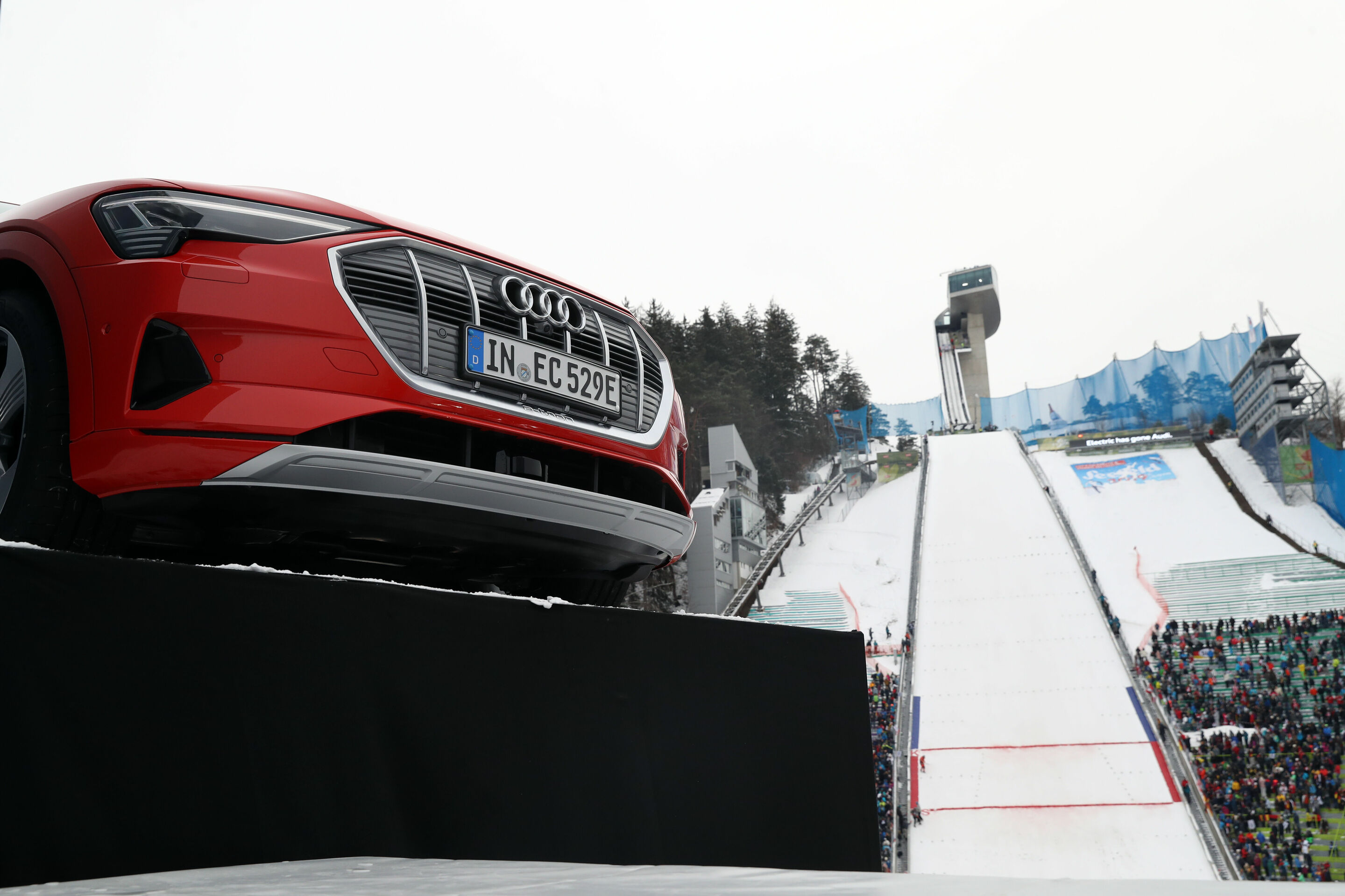 67. Vierschanzentournee - Bergiselspringen in Innsbruck - Der Audi e-tron ist, wie an jeder der vier Schanzen, vor Ort.
