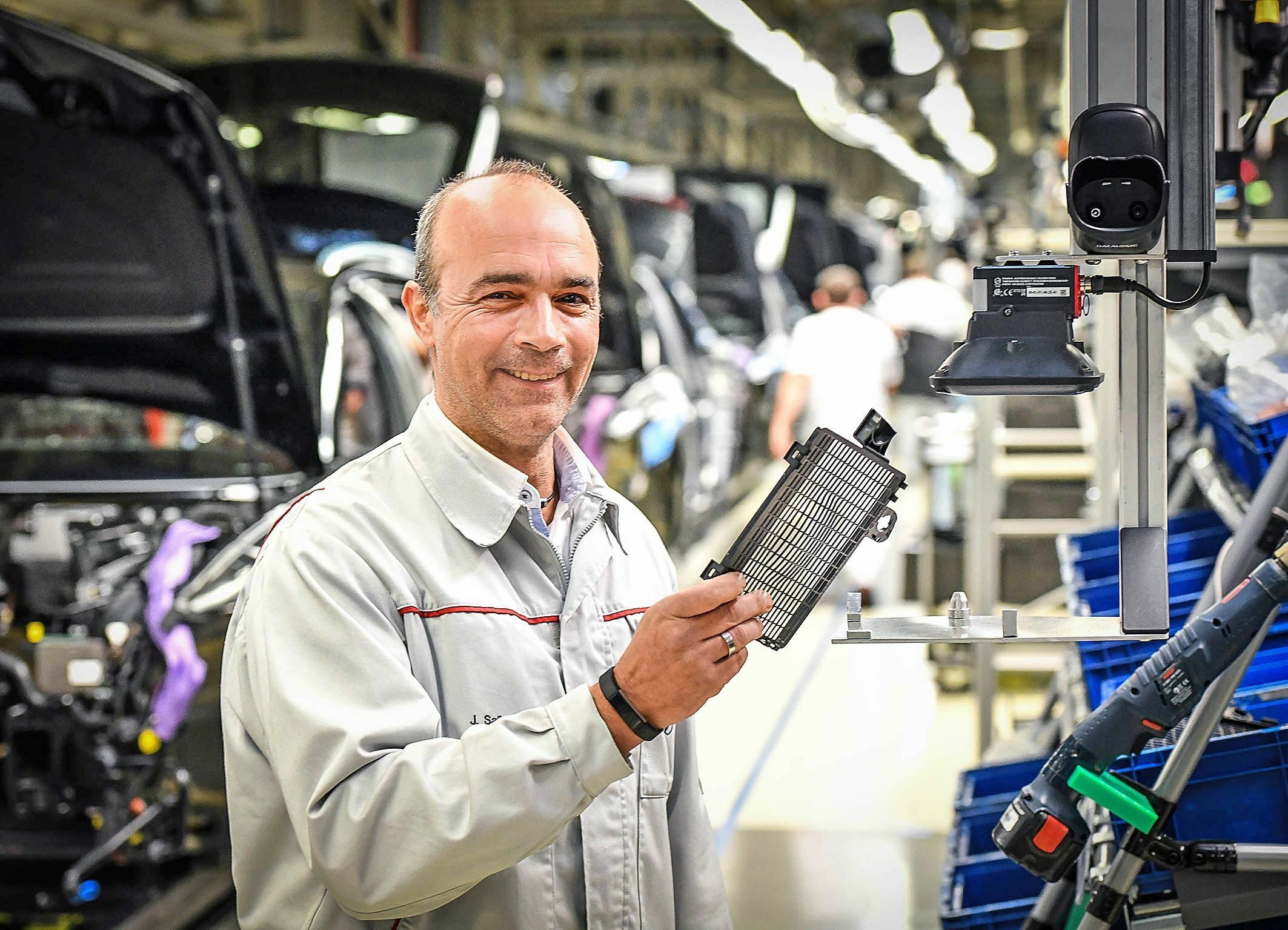Audi saved nearly €110 million with clever employee ideas in 2018 - Instead of sticking extra barcode labels on plastic parts, the plant in Neckarsulm now uses a special camera. It can read the data-matrix code that is already marked in the injection...