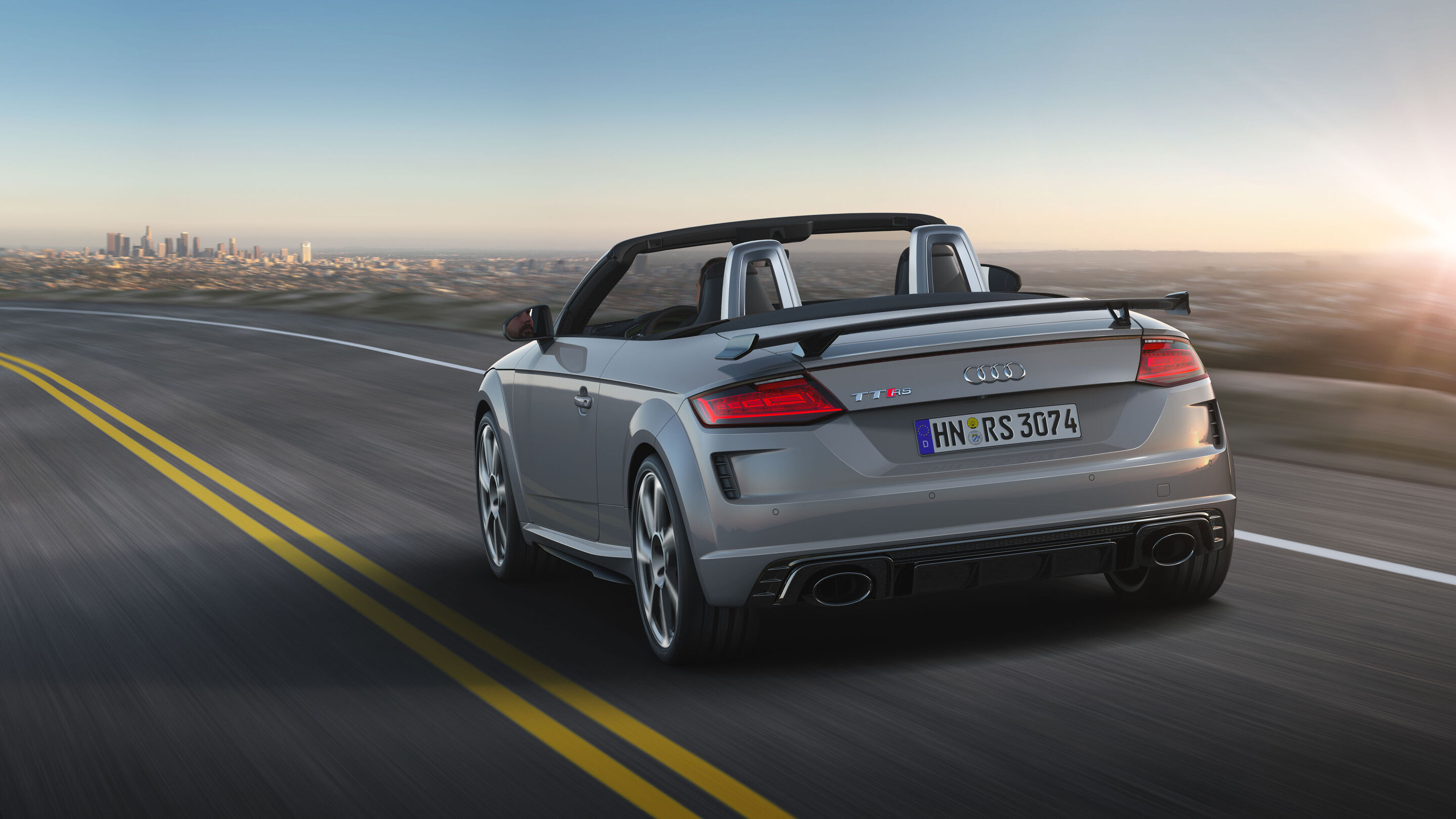 Audi TT RS Roadster (bis 2023) - Fahraufnahme
Farbe: Nardograu