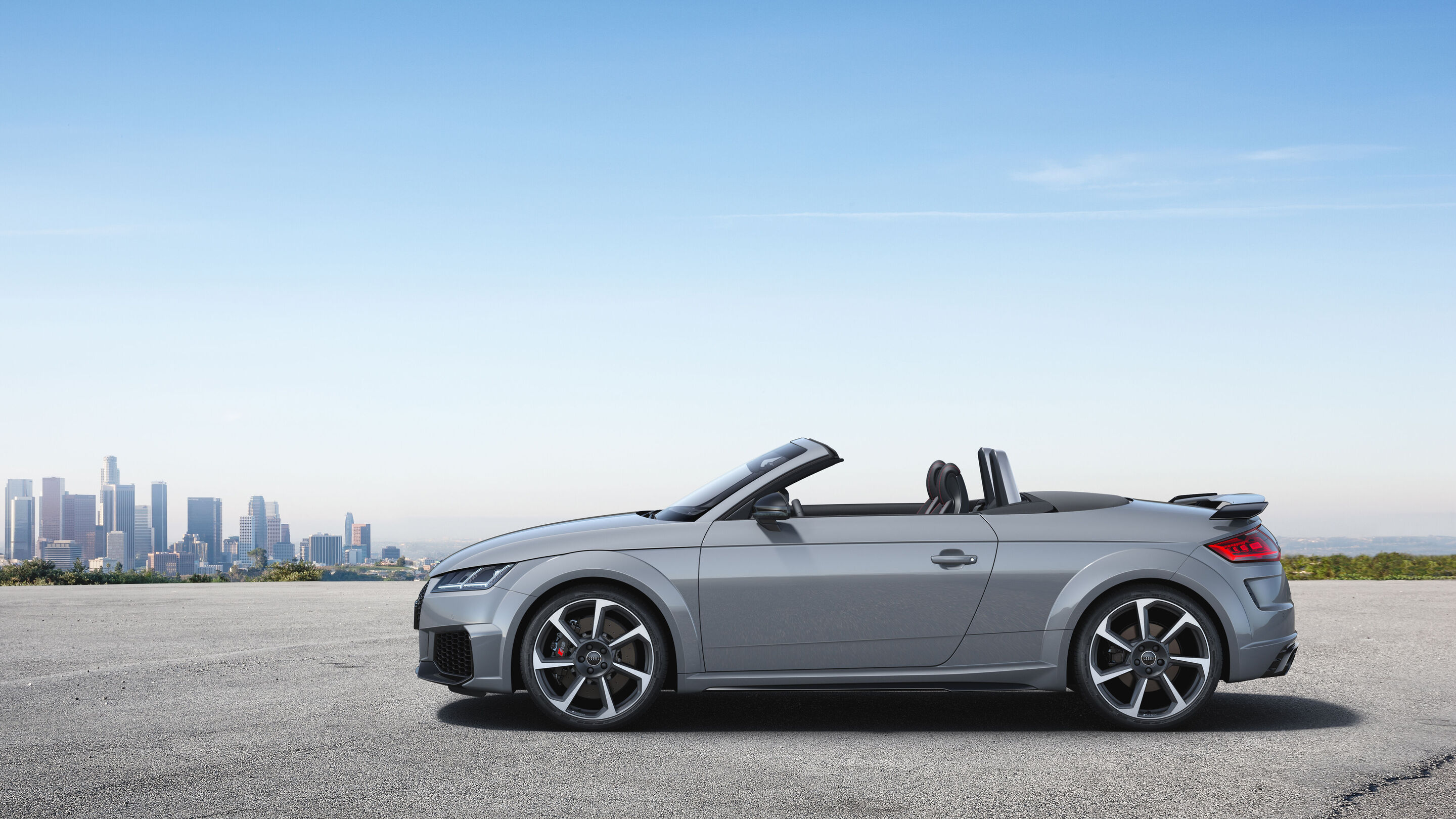 Audi TT RS Roadster (bis 2023) - Standaufnahme
Farbe: Nardograu
