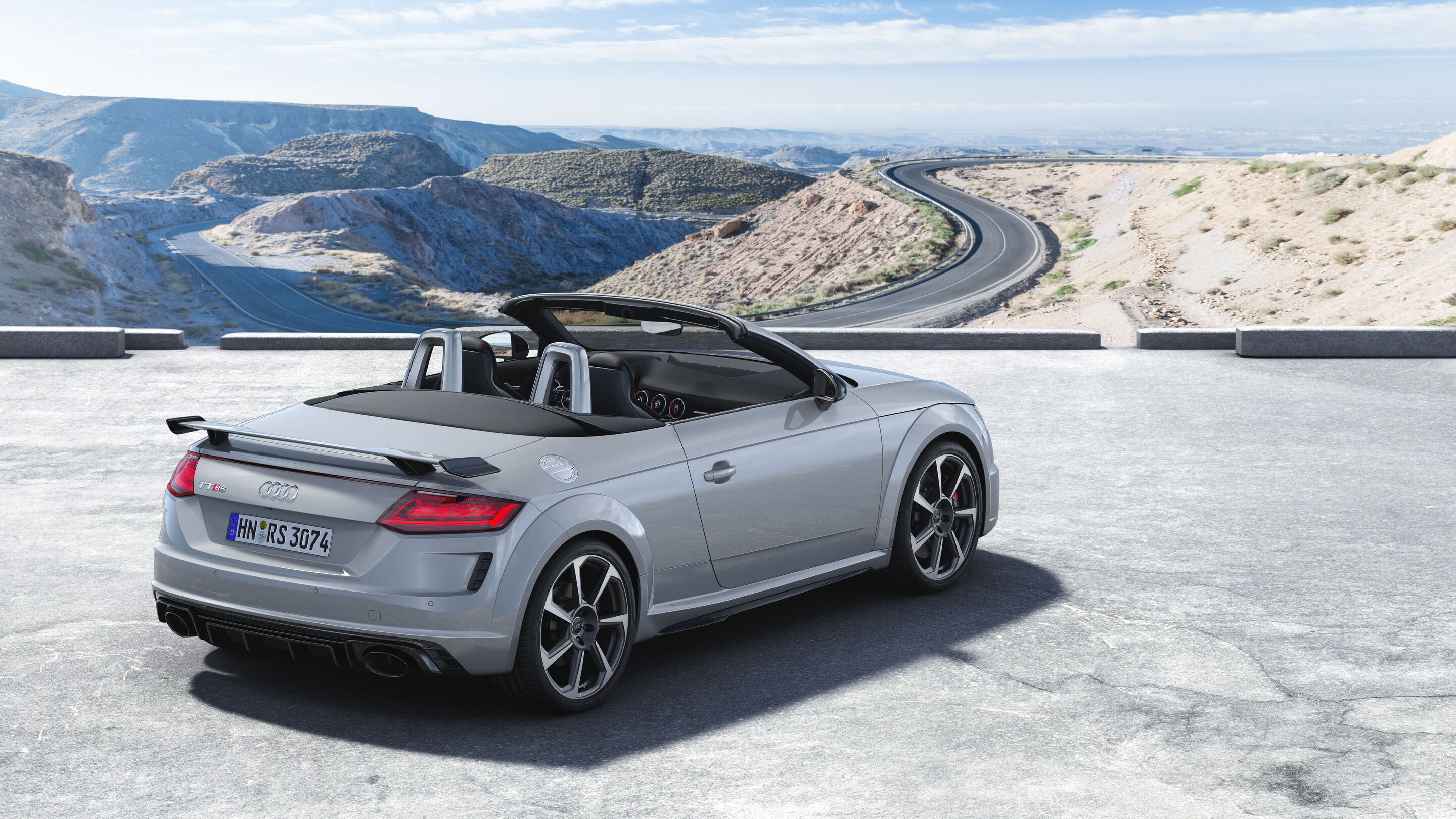 Audi TT RS Roadster (bis 2023) - Standaufnahme
Farbe: Nardograu
